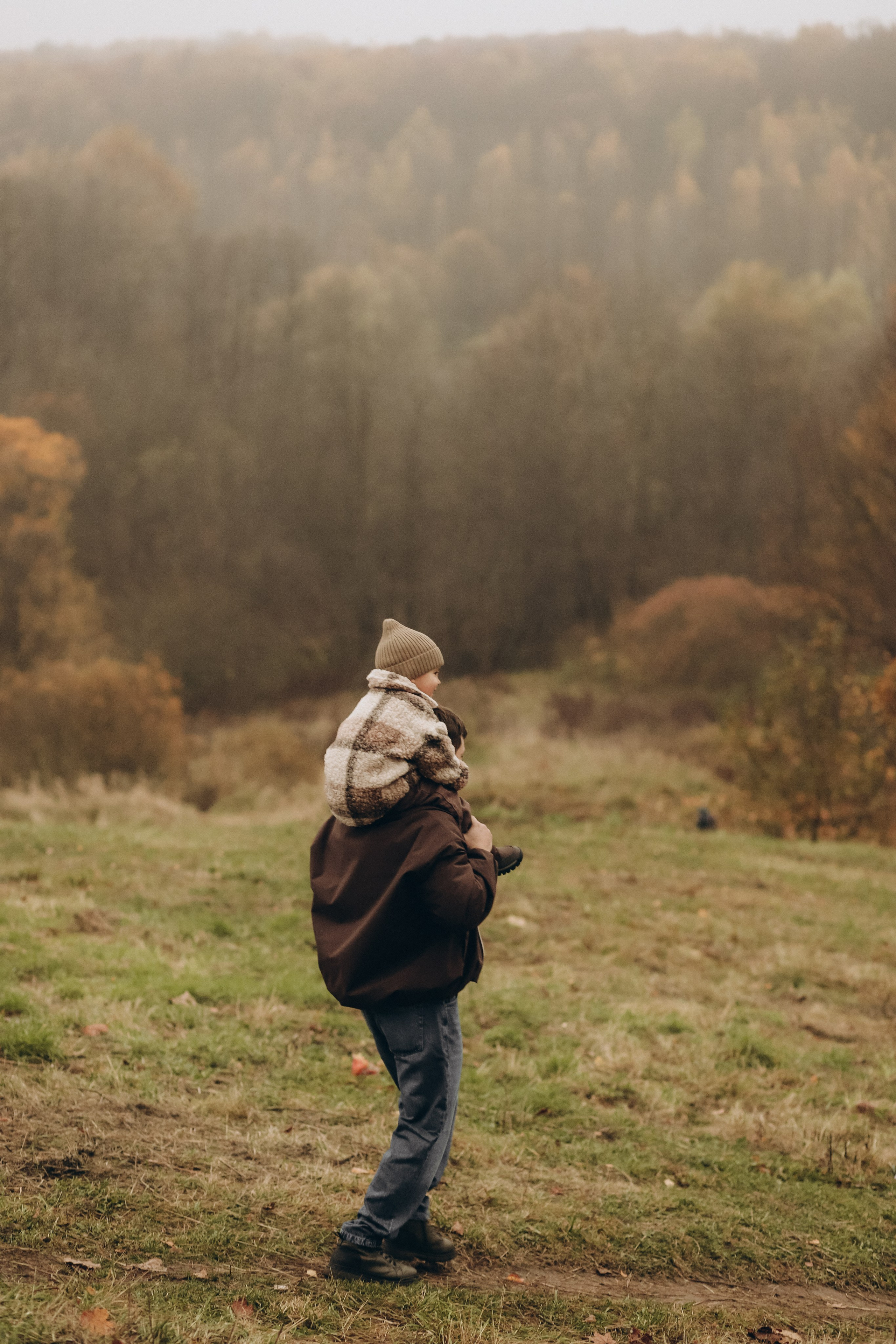 Осенняя прогулка по холмам: Саша, Алёна и Прохор. Свадебный, семейный и детский фотограф в Люберцах Зайцева Анастасия
