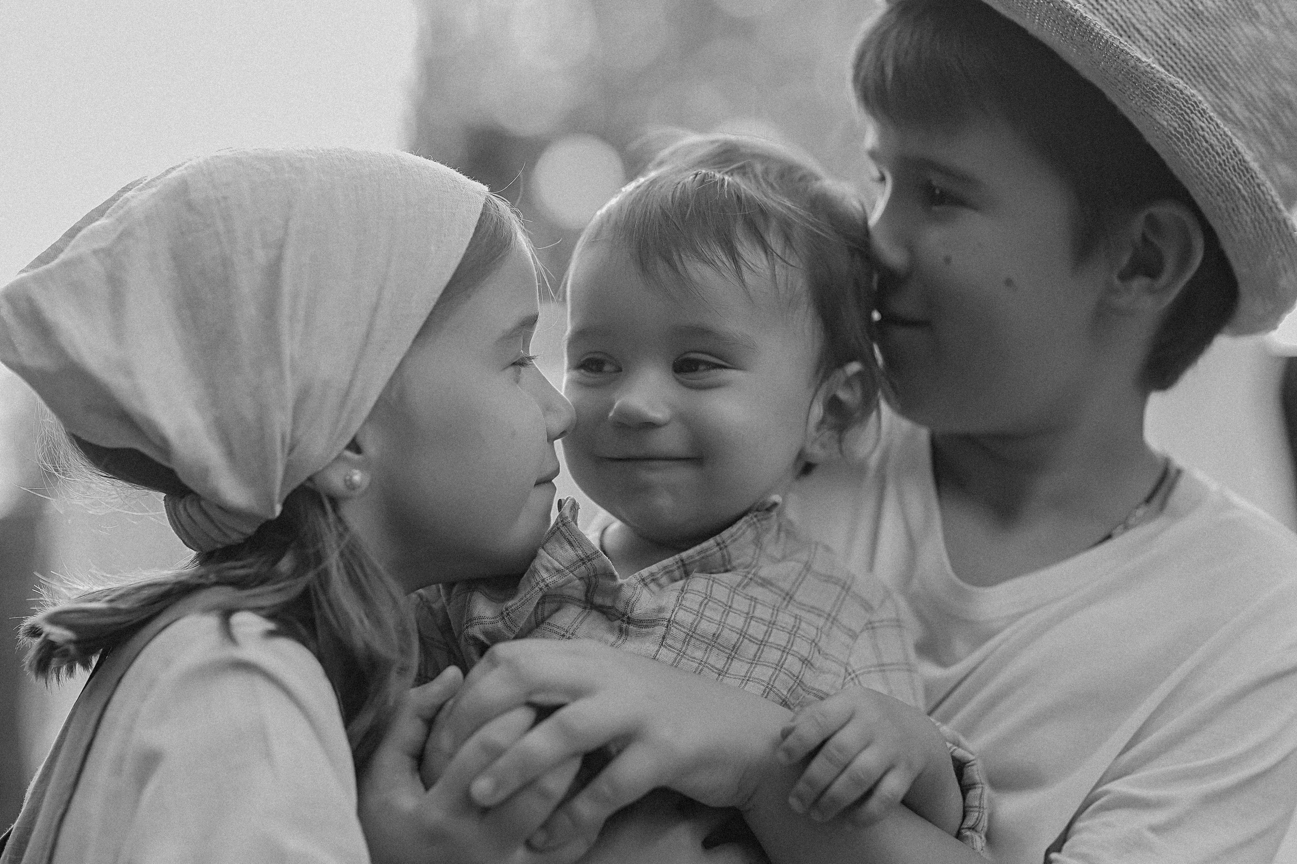 Стирка у дома. Семейный фотограф Тюмень, фотограф на роды Салмина Мария