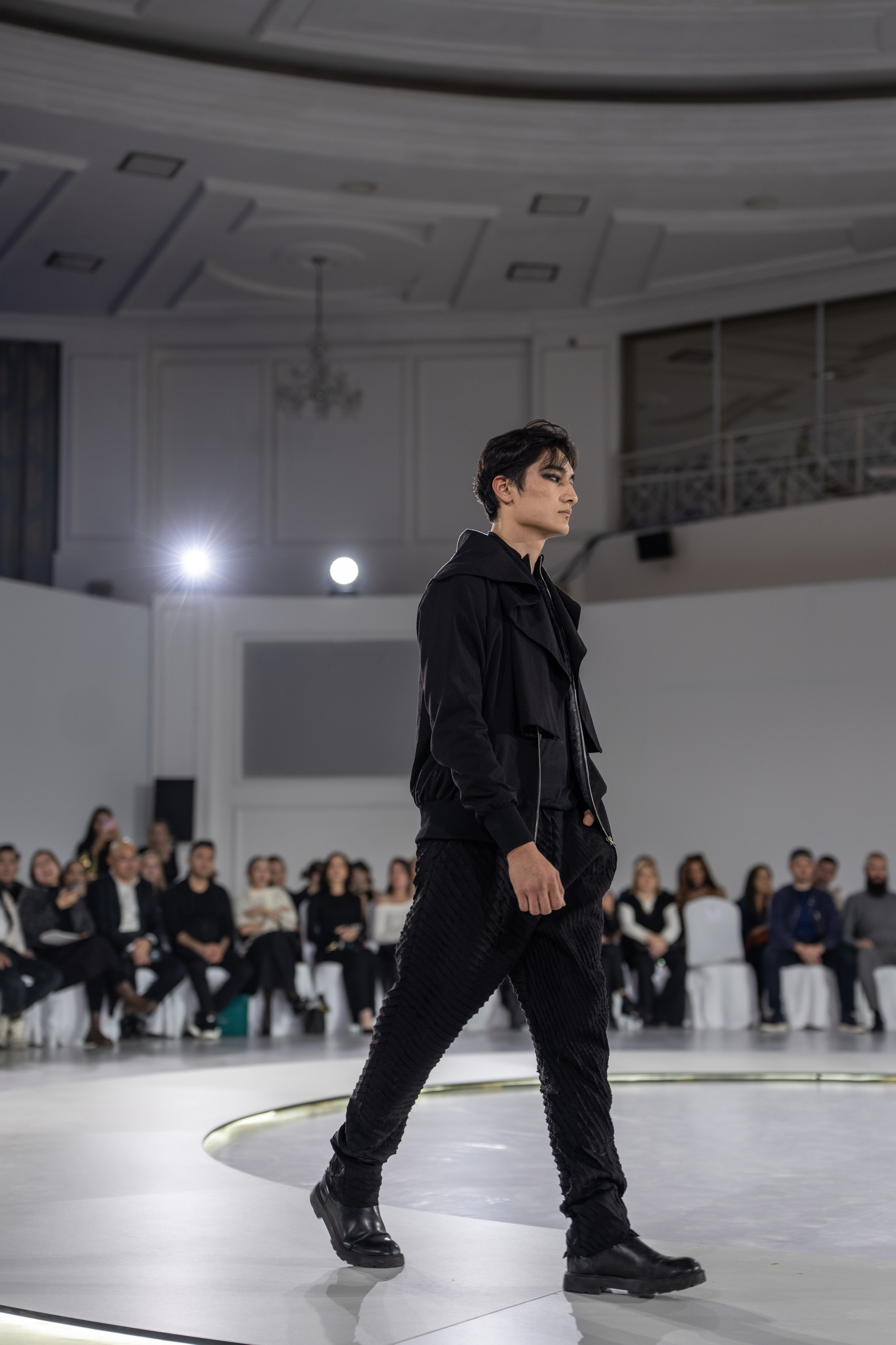 Dwsigner Nazar Almazbekov. Сайт Алматинского НЮ АРТ, будуар и фэшн фотографа Дениса Карпенко