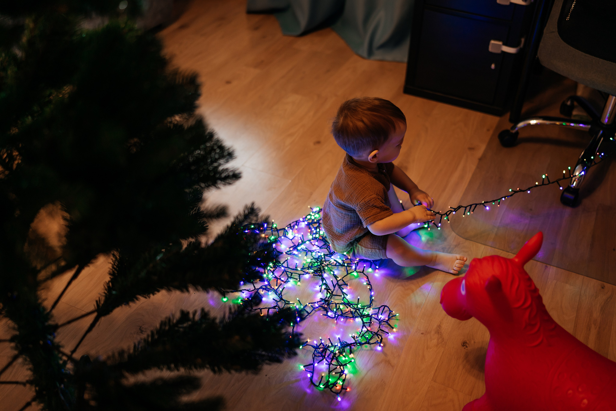 Украшаем ёлочку. Малыш Костя. Семейный фотограф в Москве Ирина Жур