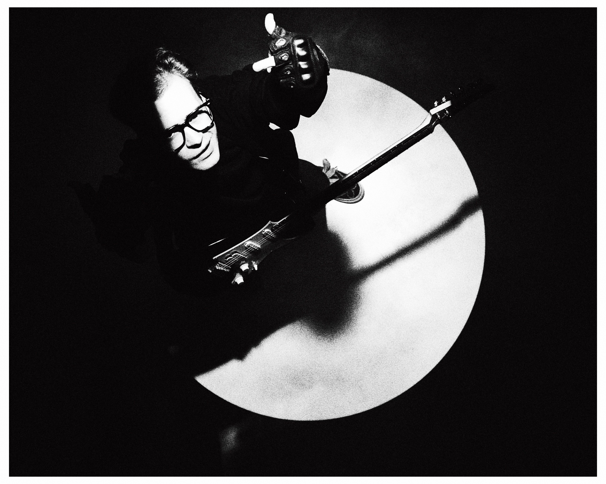 Сьемка на обложку музыкального альбома. Фэшн-фотография и портреты в Владивостоке. Превращаю съёмку в повествование — создаю образы с сюжетом, которые остаются в памяти