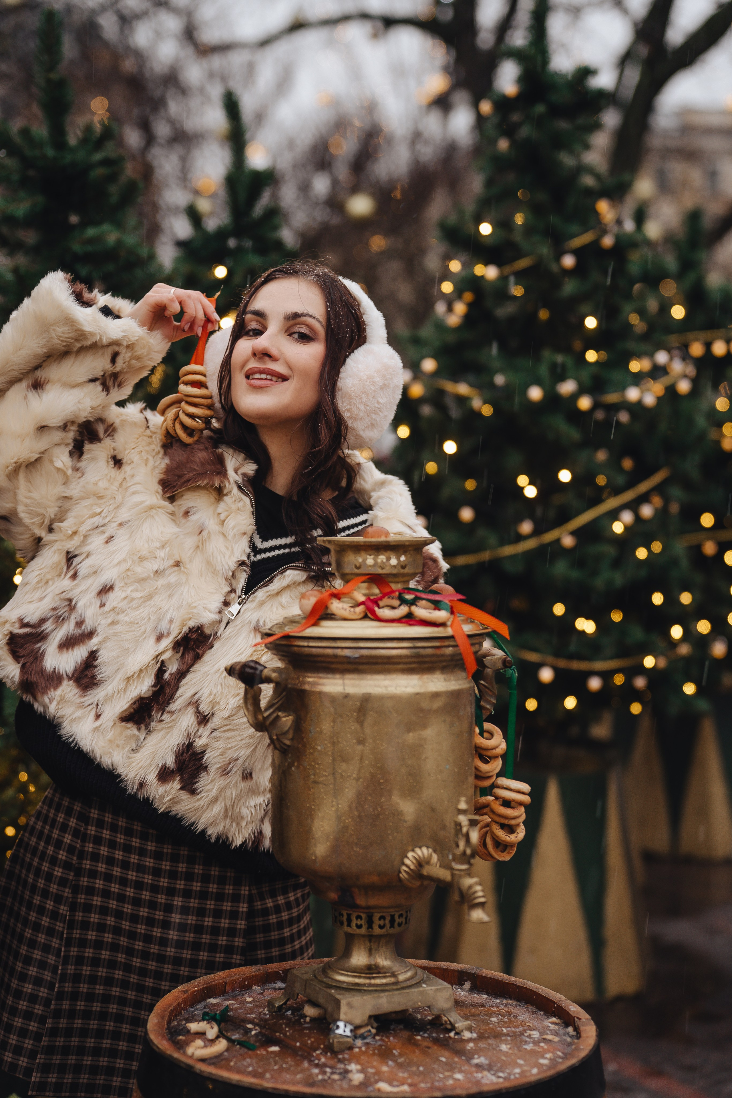 ПРОГУЛКА НА МАНЕЖНОЙ ПЛОЩАДИ ДЛЯ ДЕВУШКИ ПЕРЕД НОВЫМ ГОДОМ (НОВОГОДНЯЯ ФОТОСЕССИИЯ НА МАНЕЖНОЙ ПЛОЩАДИ). Профессиональный фотограф, Санкт-Петербург — Виктория Богомолова