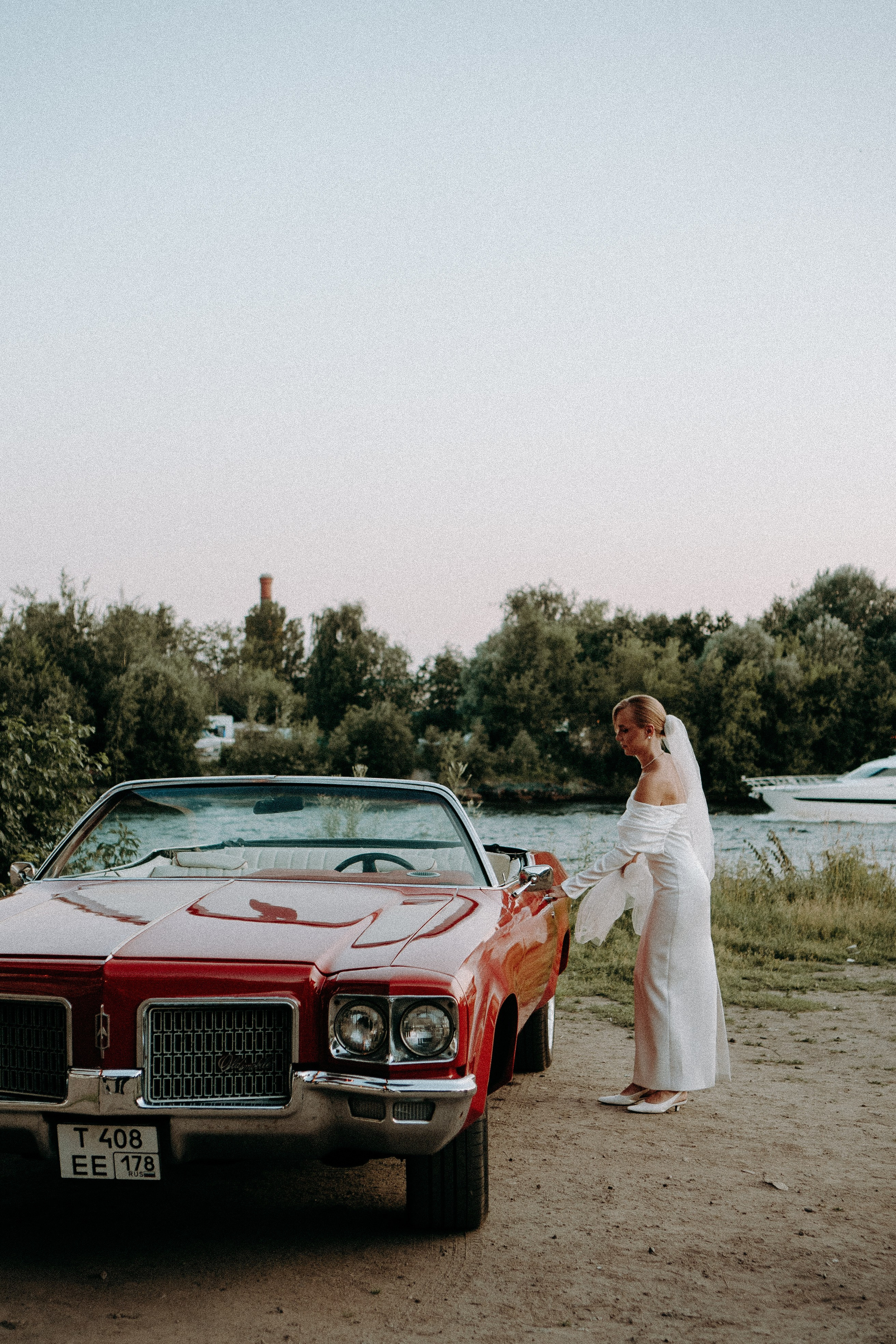 СВАДЕБНАЯ СЬЕМКА ВОЗЛЕ МСОТА БЕТАНКУРА НА КАБРИОЛЕТЕ. Профессиональный фотограф, Санкт-Петербург — Виктория Богомолова