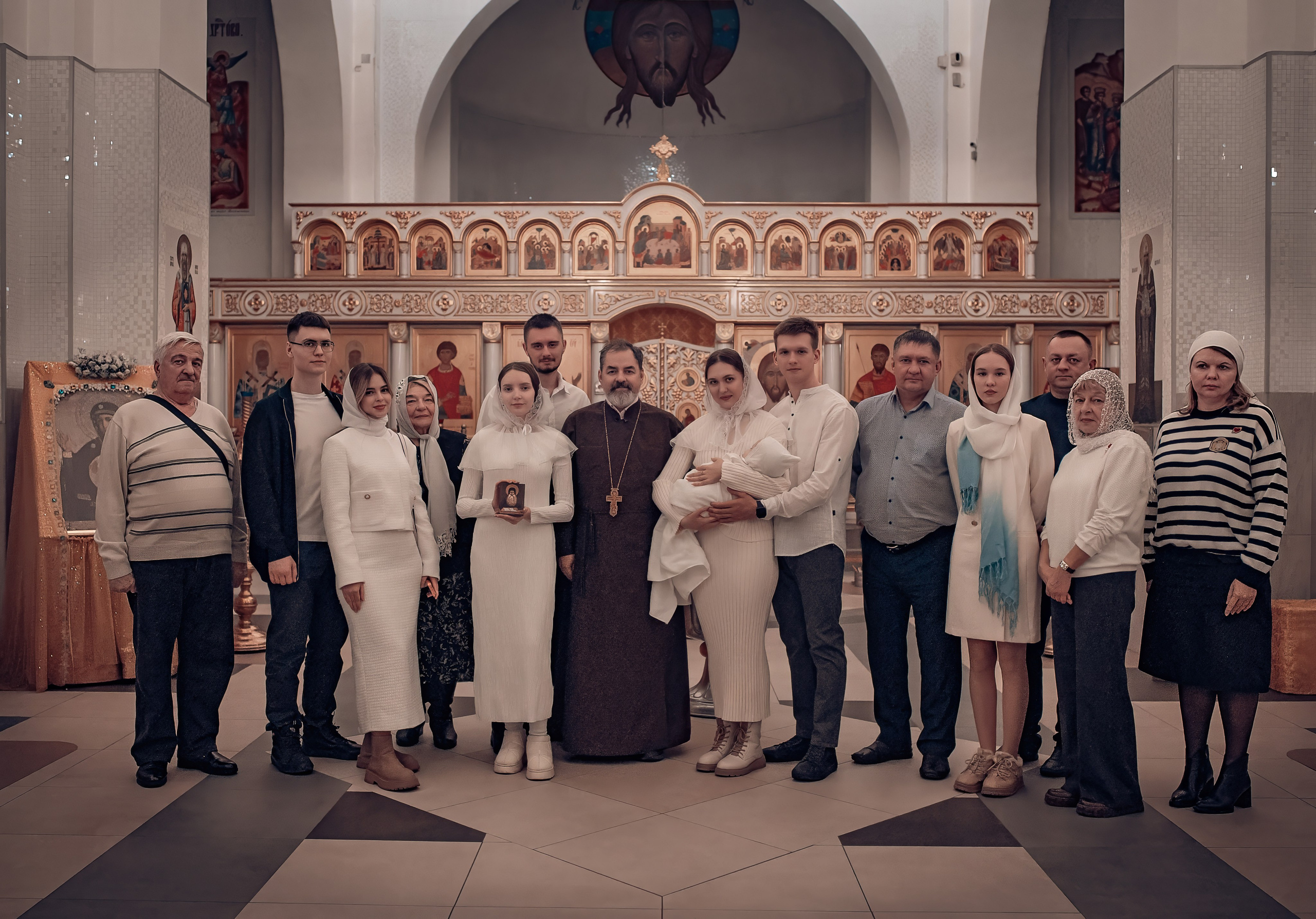 Крещение Максима в храме Феодора Тирона. Фотографы крещения/венчания  Красноярск Татьяна и Вячеслав Переваловы