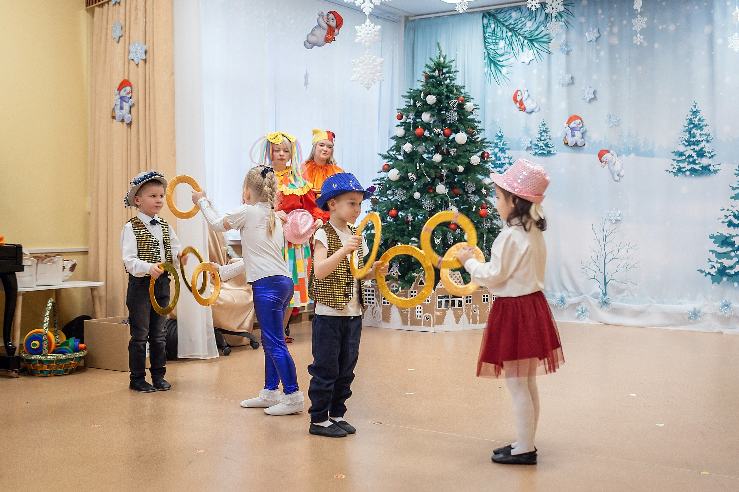 Утренник_"Веселый балаганчик» 2024. Семейный фотограф в Санкт-Петербурге