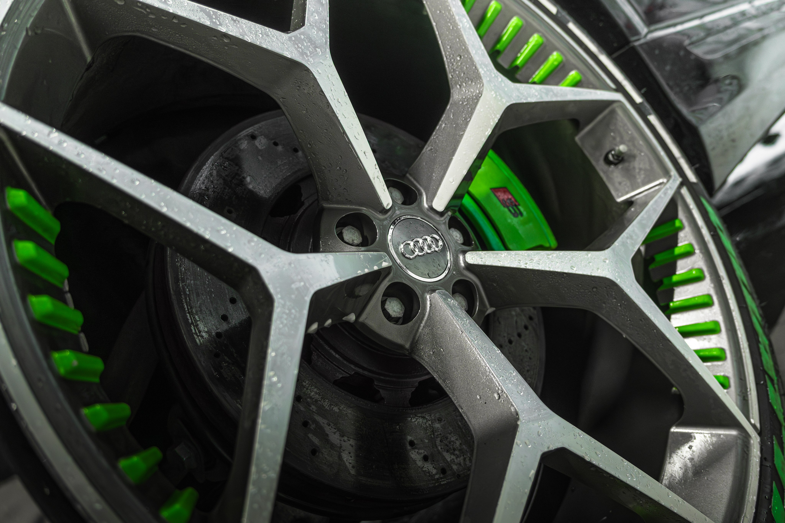 Audi Q8. Valya Fleks