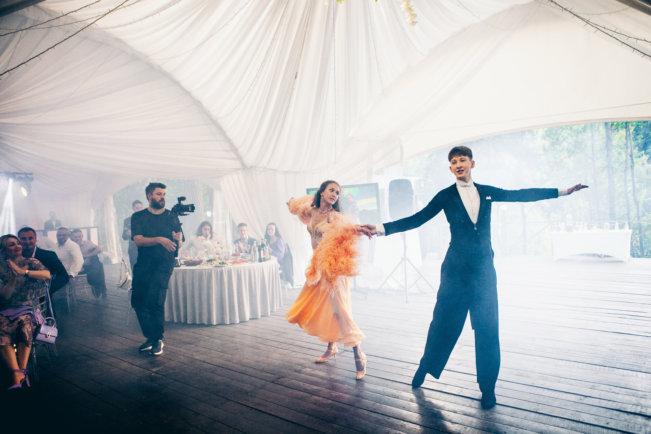 Свадебная фотосессия в отеле hartwell hotel и на патриарших прудах. Фотограф Ольга Ефремова