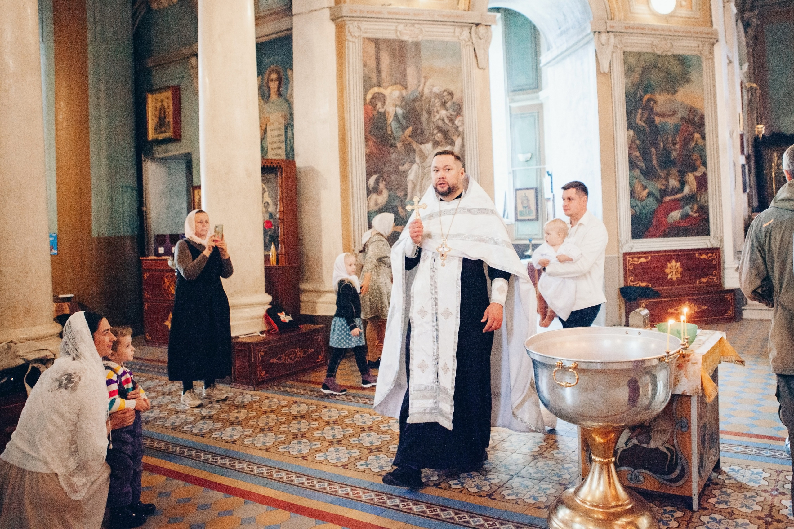 Крещение ребенка в церкви. Фотограф Ольга Ефремова