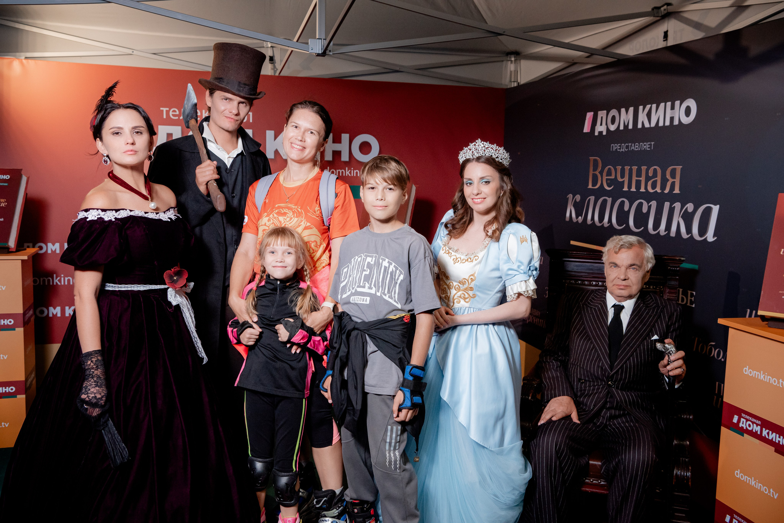 Портретные фото с артистами в палатке Триколор Дом Кинов на день города Волгоград. Фотограф в Волгограде и Волжском Александр Горбань