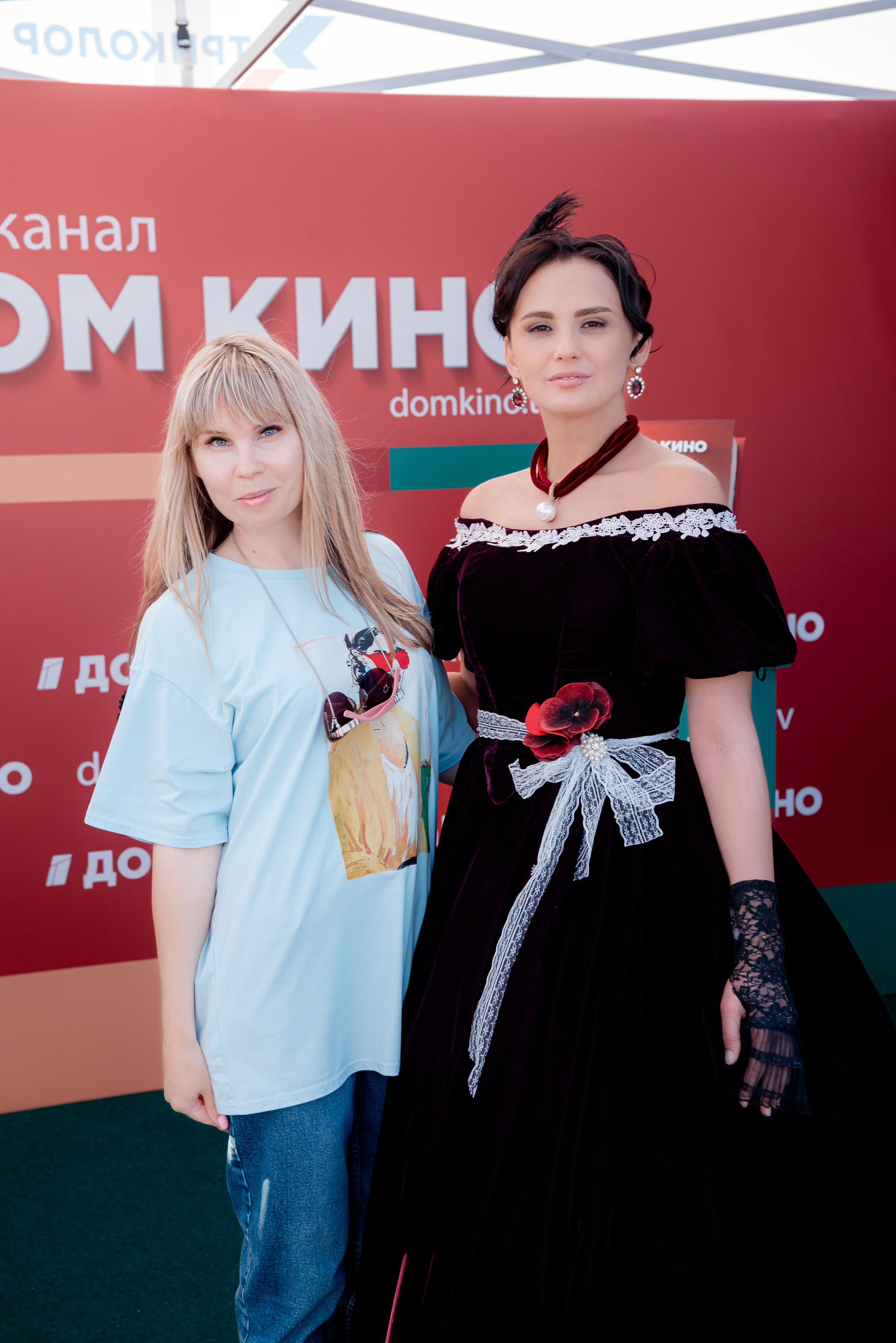 Портретные фото с артистами в палатке Триколор Дом Кинов на день города Волгоград. Фотограф в Волгограде и Волжском Александр Горбань