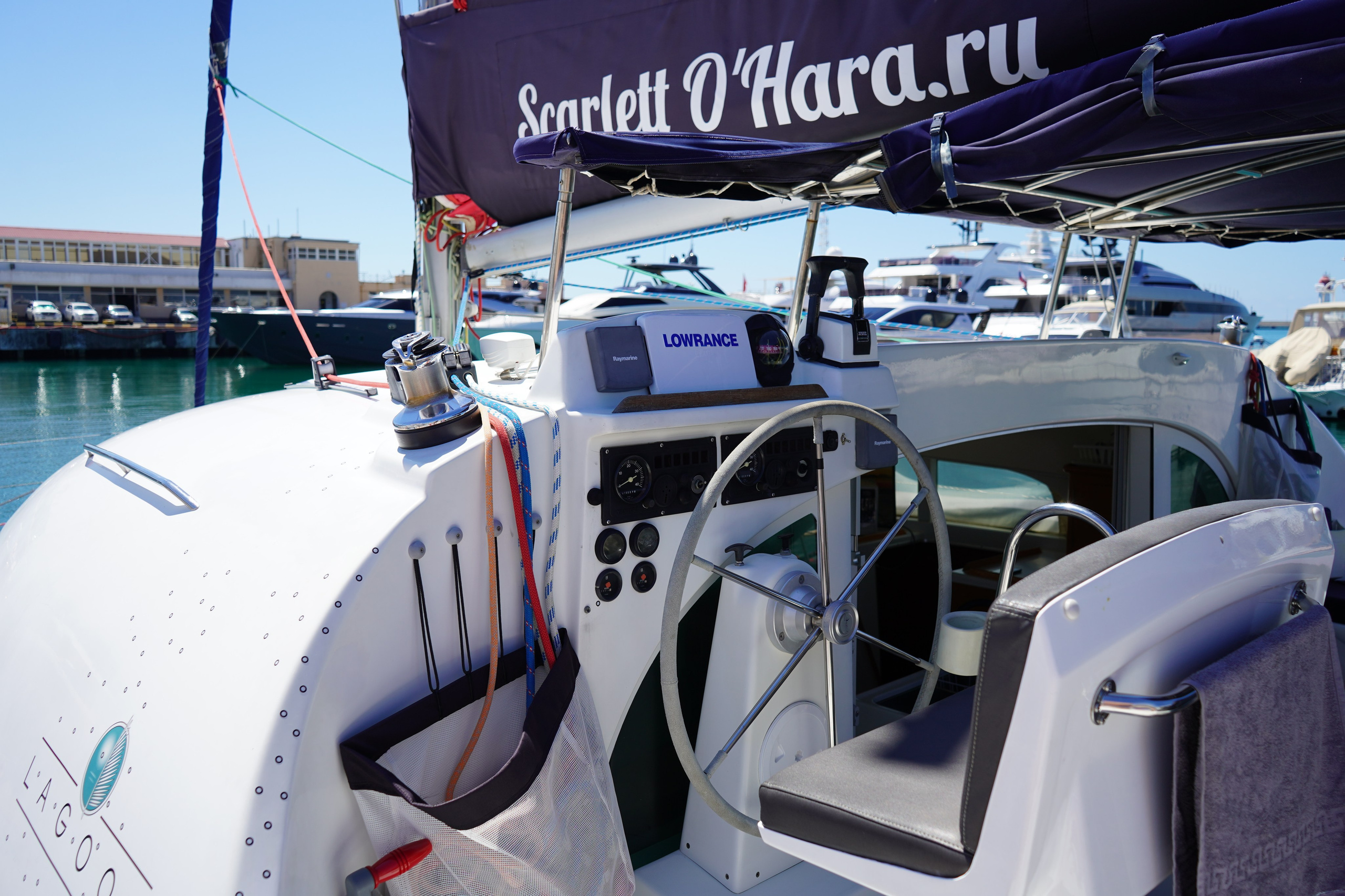 Катамаран Скарлетт о Хара Аренда Яхты в Сочи Яхтанаморе YACHTANAMORE