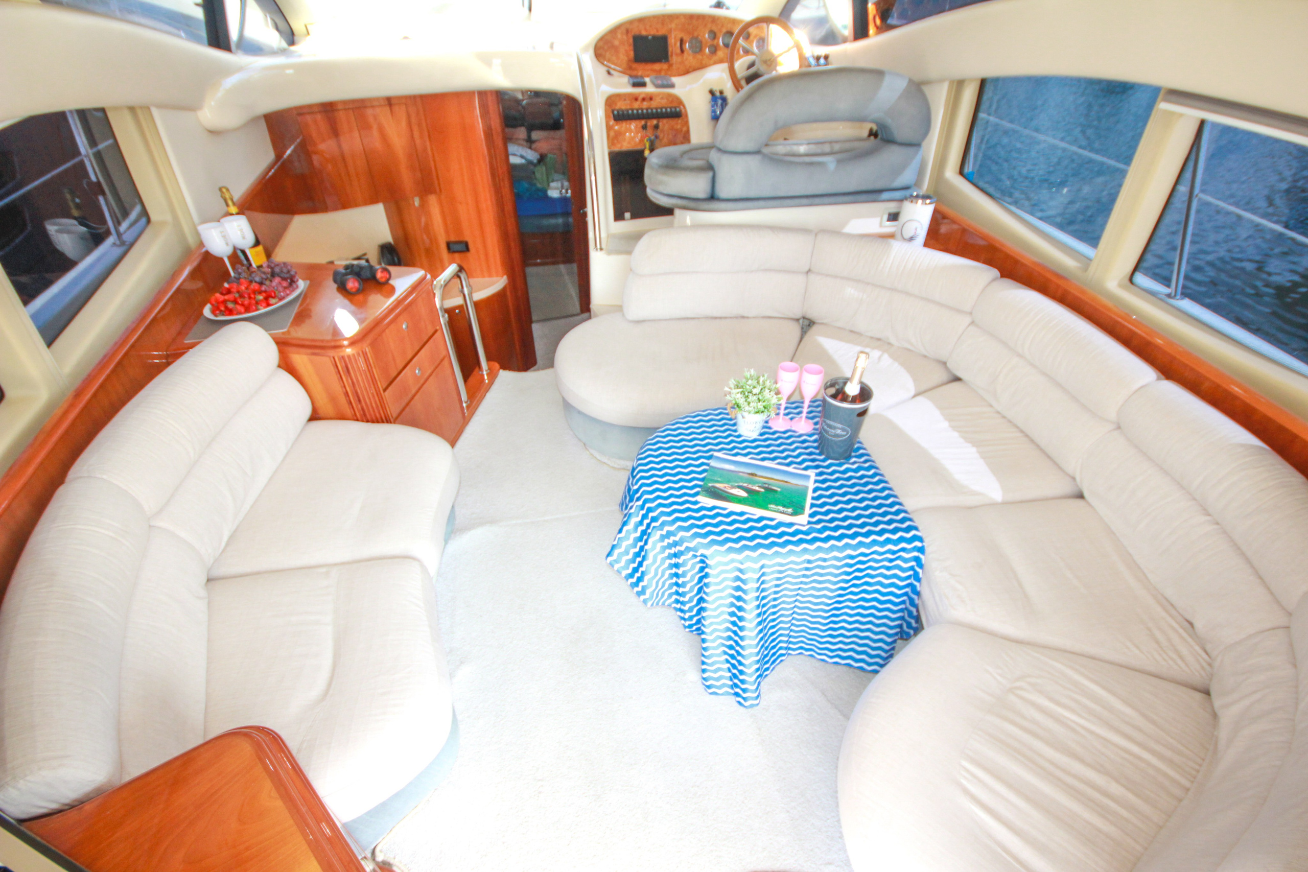 Яхта Санторини Аренда Яхты в Сочи Яхтанаморе YACHTNAMORE YACHTANAMORE