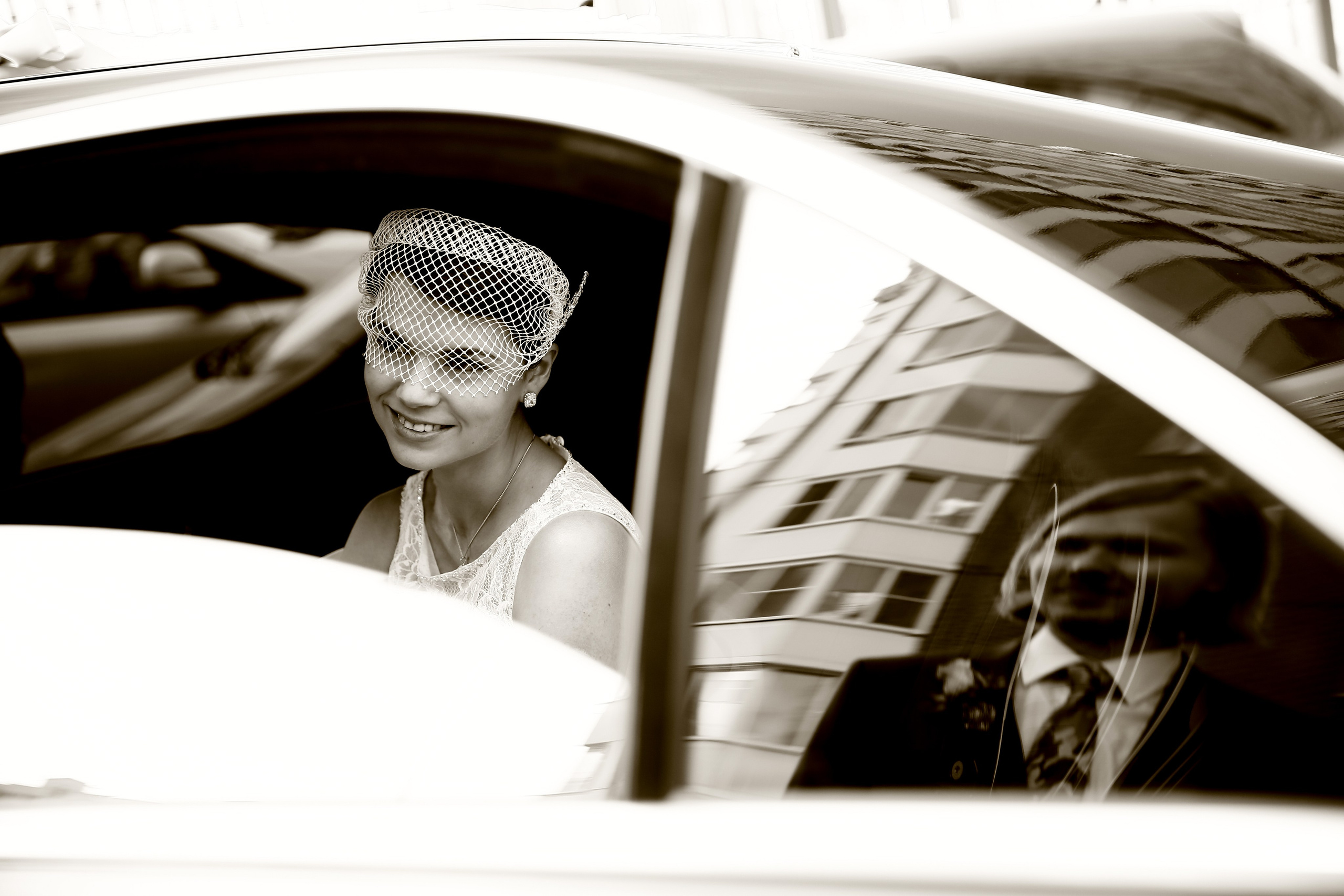 Свадебная фотосессия Елены и Михаила в парке Горького летом. Фотограф в Москве Владимир Осиченко — портреты, мероприятия, репортажи