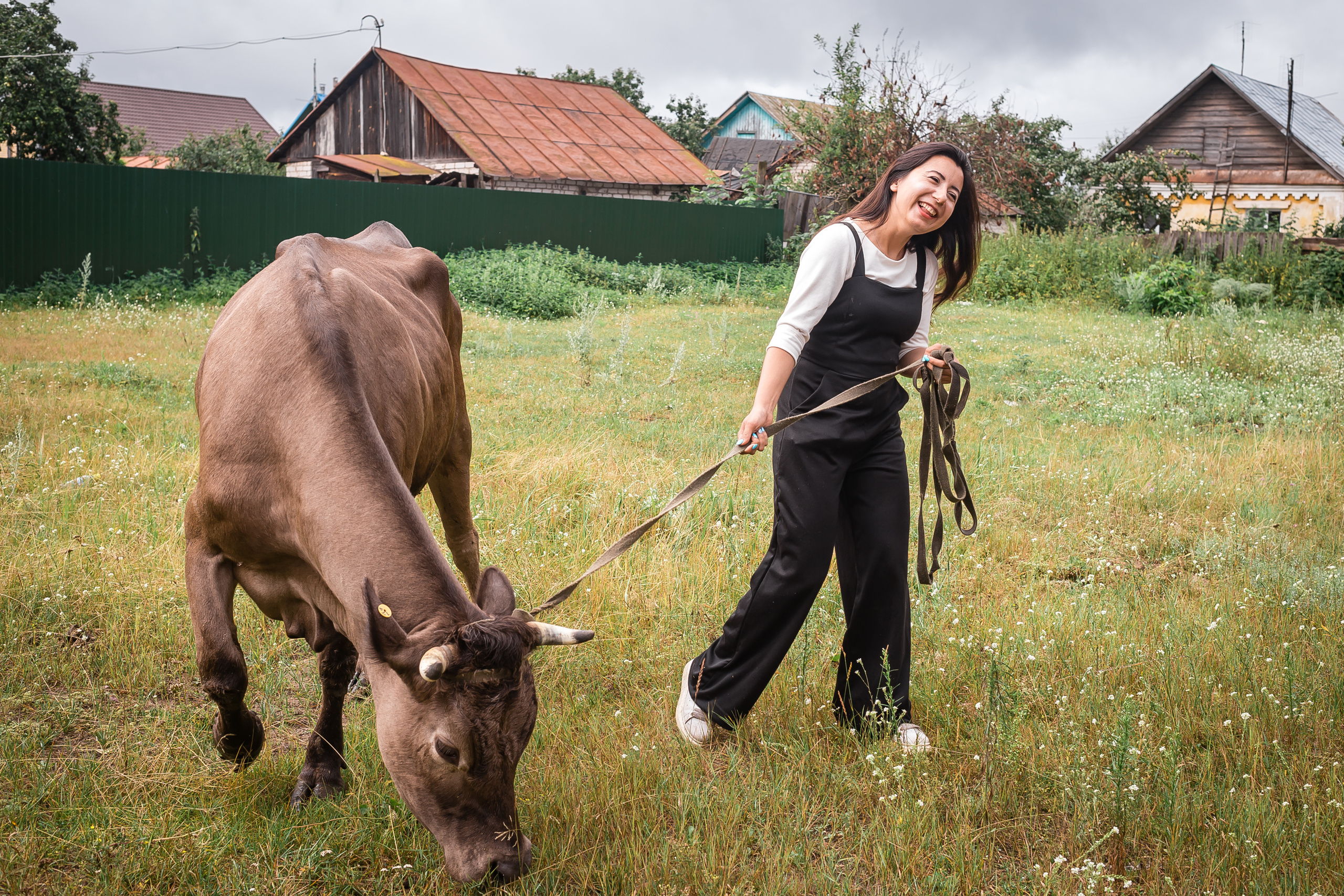 Проект «Вместе с мамой» — корова Аннушка. Фотографиня Мария Дикова