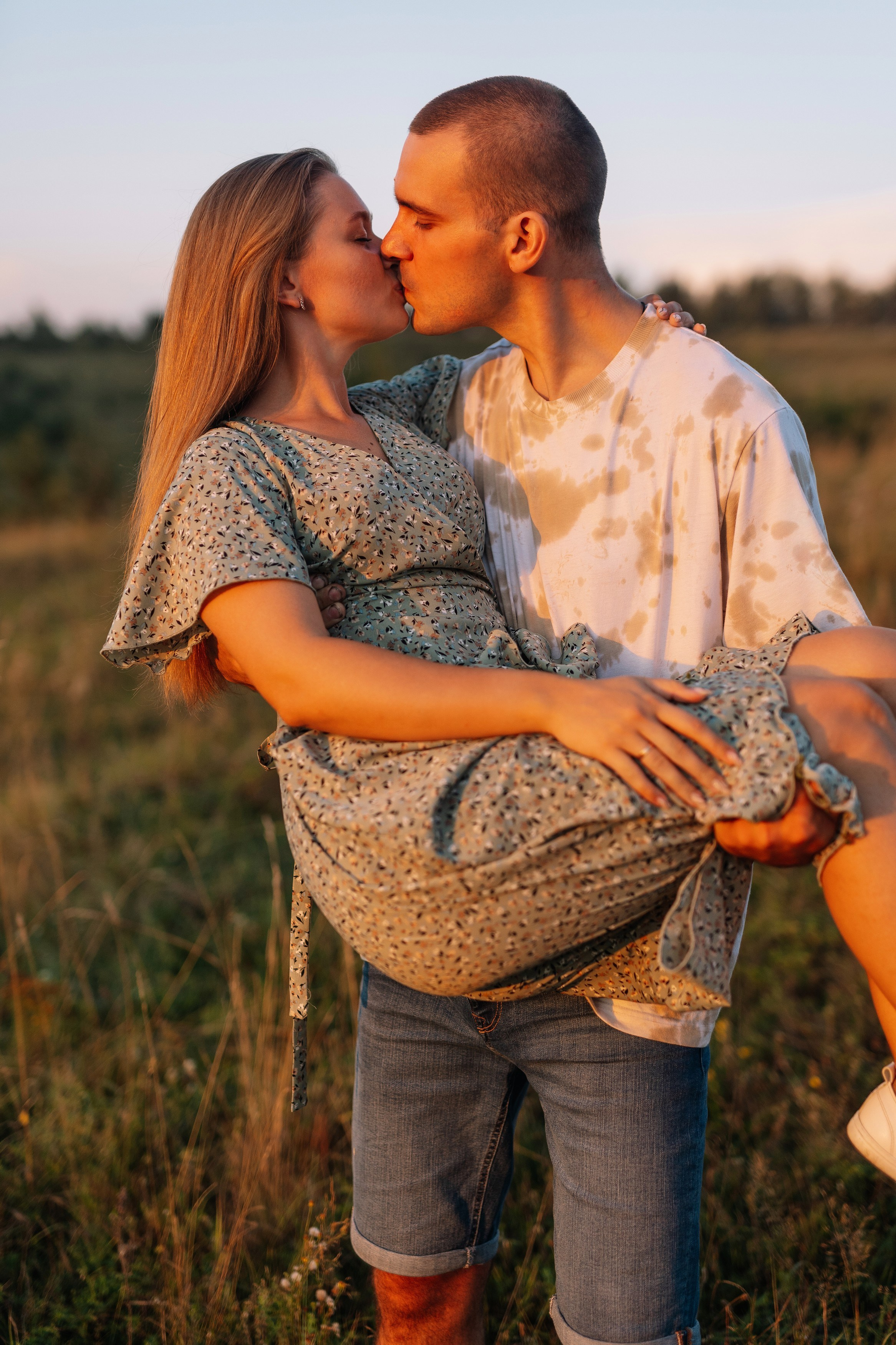 Фотосессия на закате на фоне природы для Инны и Максима. Свадебный фотограф в Тамбове Павел Четвертков
