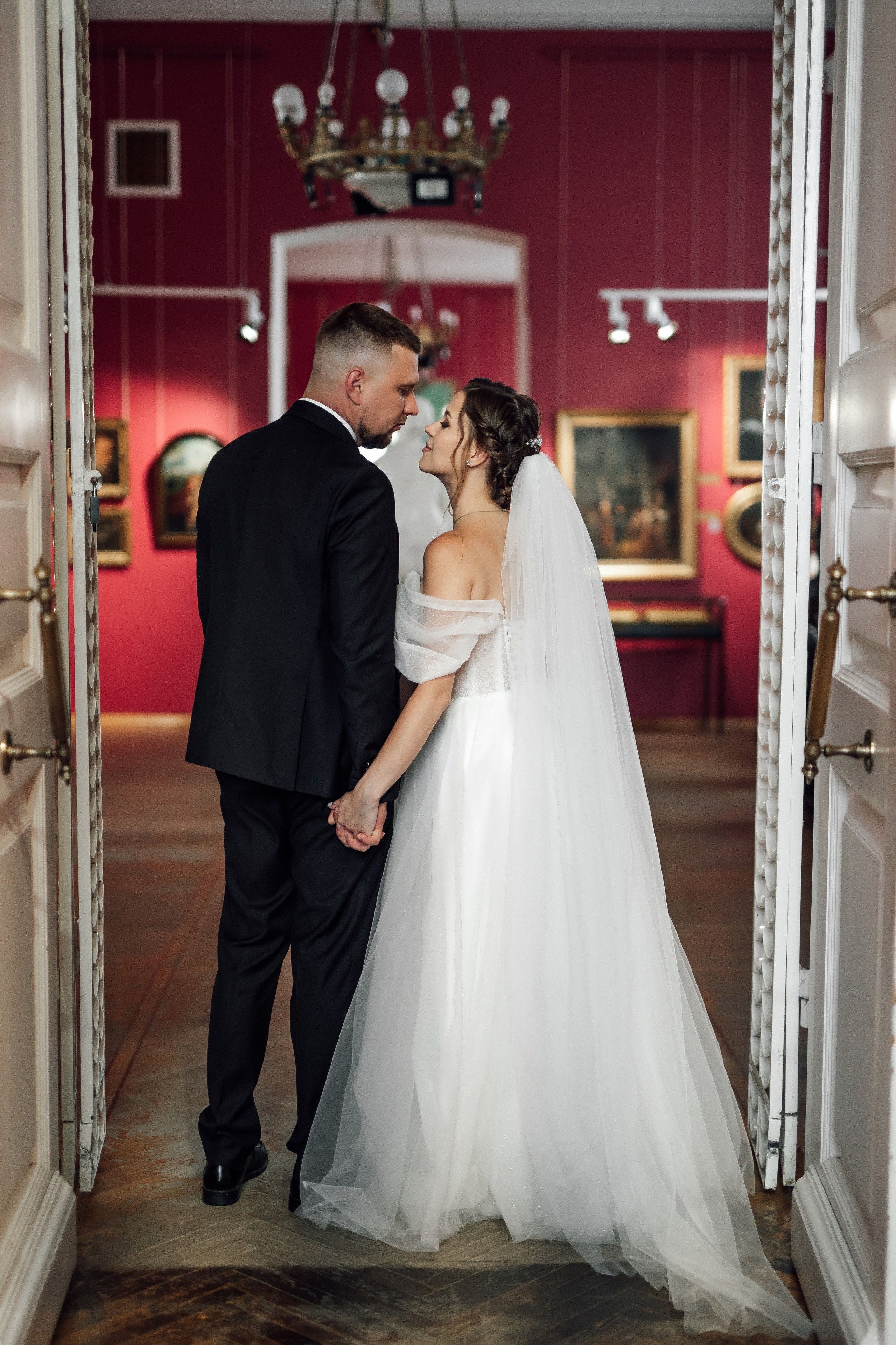 Свадебный день Яны и Максима, прогулка в лесу, Картинная галерея в Тамбове. Свадебный фотограф в Тамбове Павел Четвертков