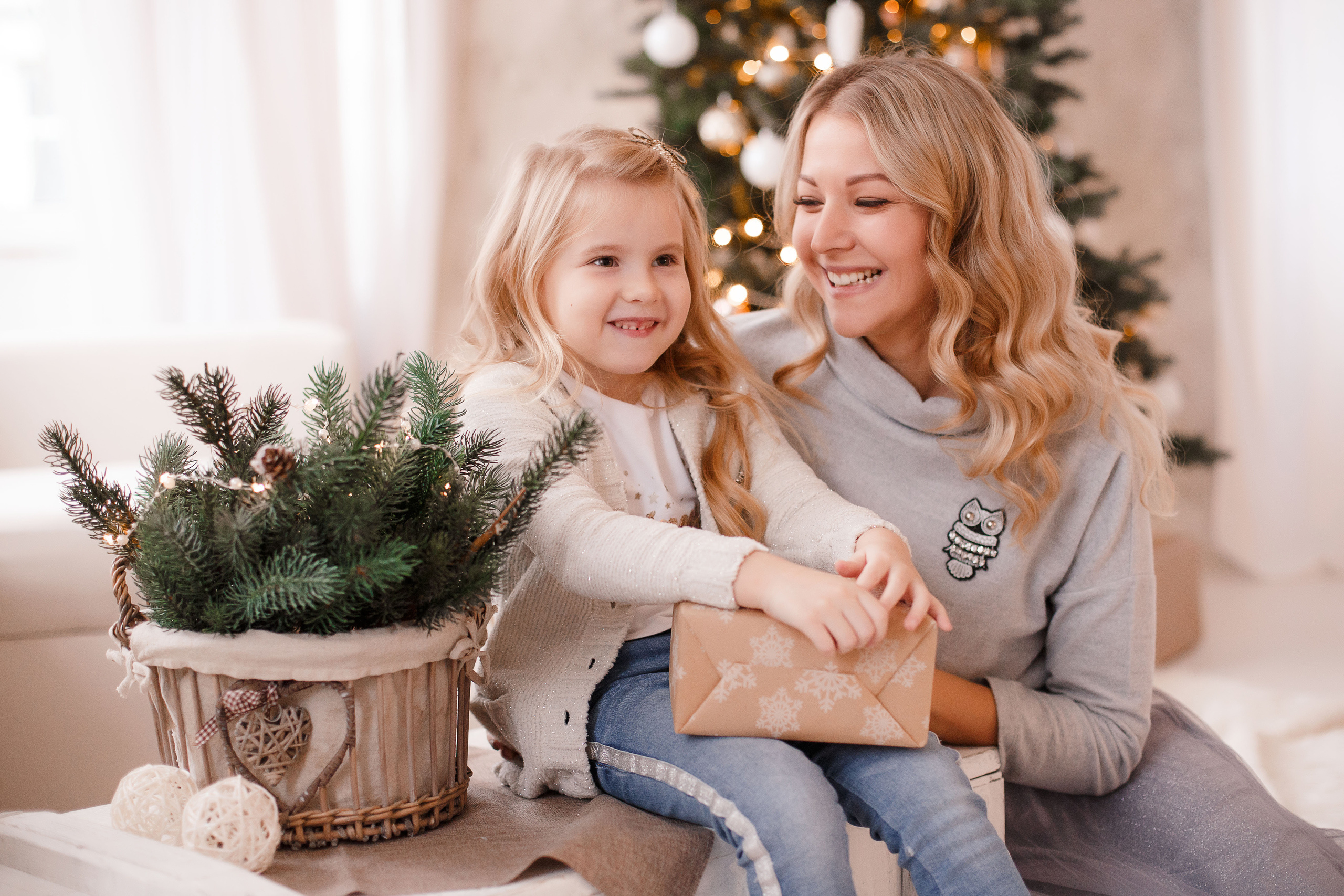 Семейная фотосессия в фотостудии и на природе в Твери. Свадебный и семейный фотограф в Твери и Тверской области