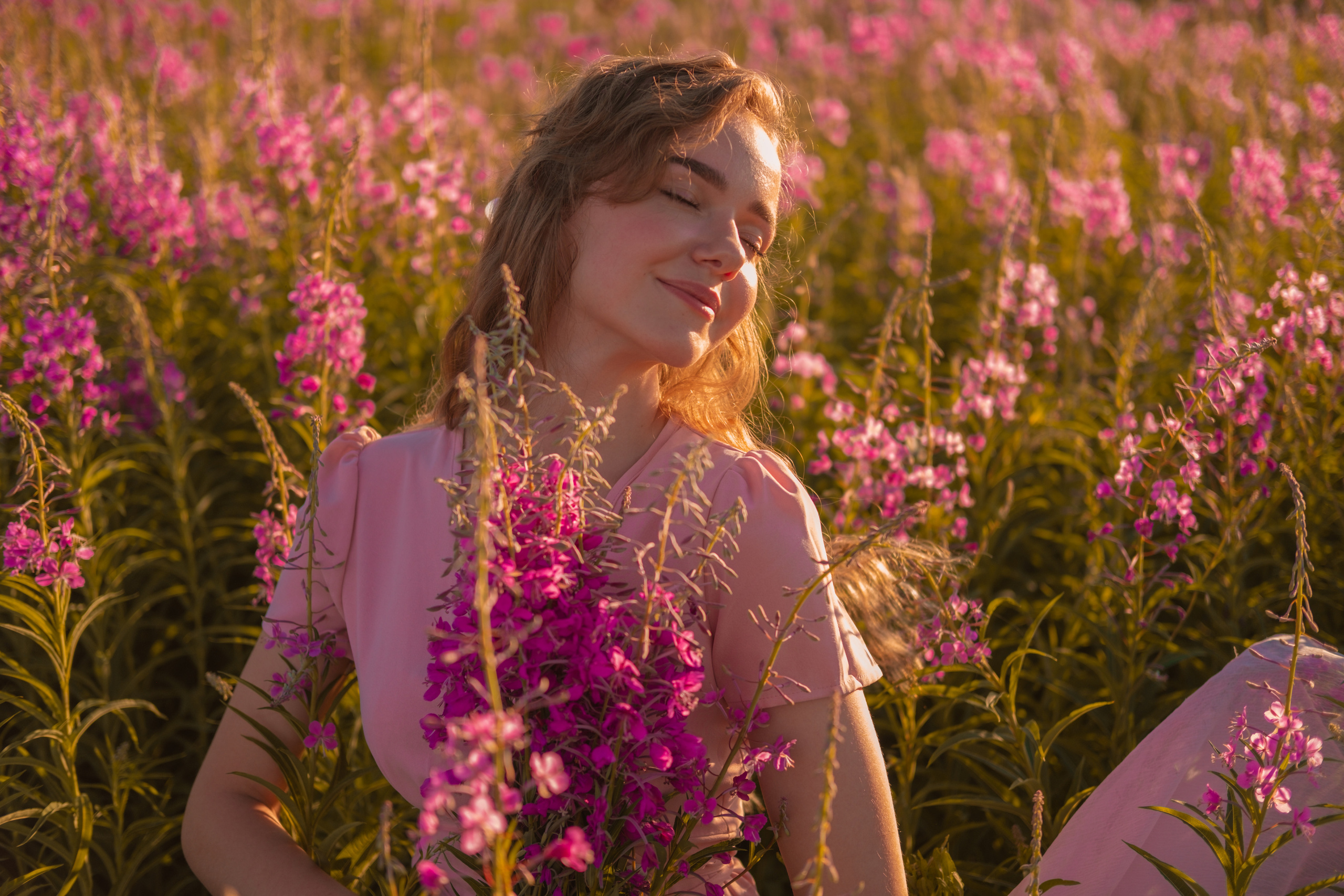 Танюша в поле цветов. Фотограф в Иркутске Анна Мирошникова