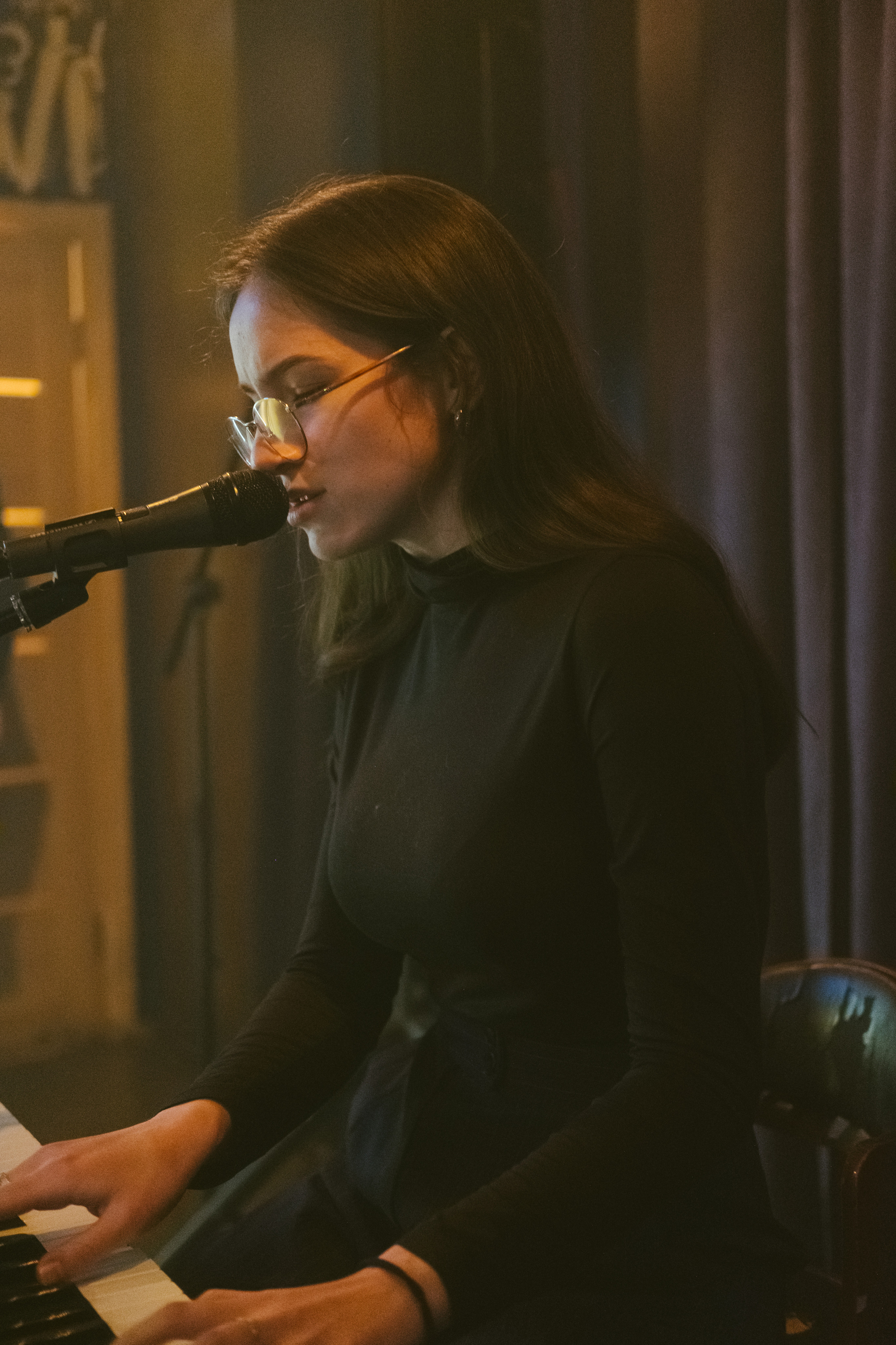 Концерт в кальянной Мистери. Фотограф в Иркутске Анна Мирошникова