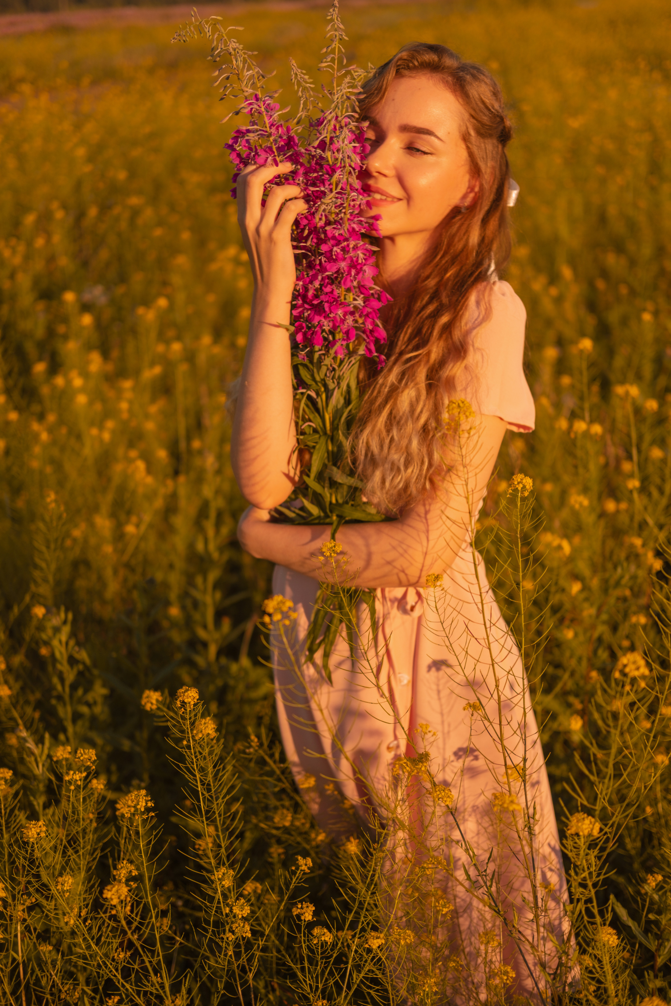 Танюша в поле цветов. Фотограф в Иркутске Анна Мирошникова
