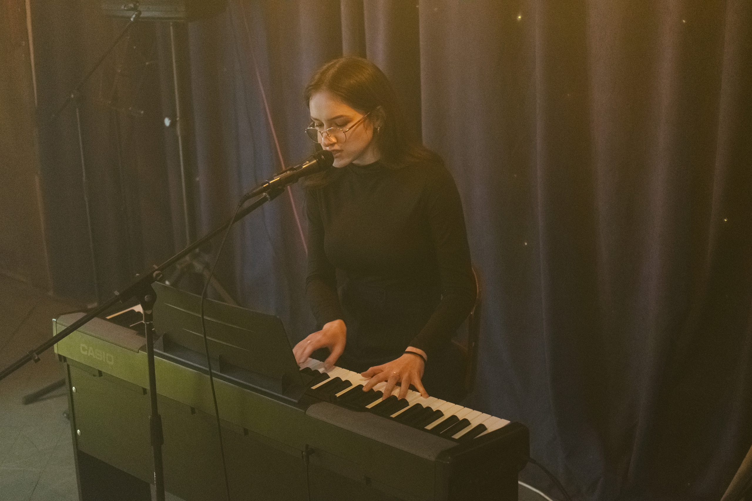 Концерт в кальянной Мистери. Фотограф в Иркутске Анна Мирошникова