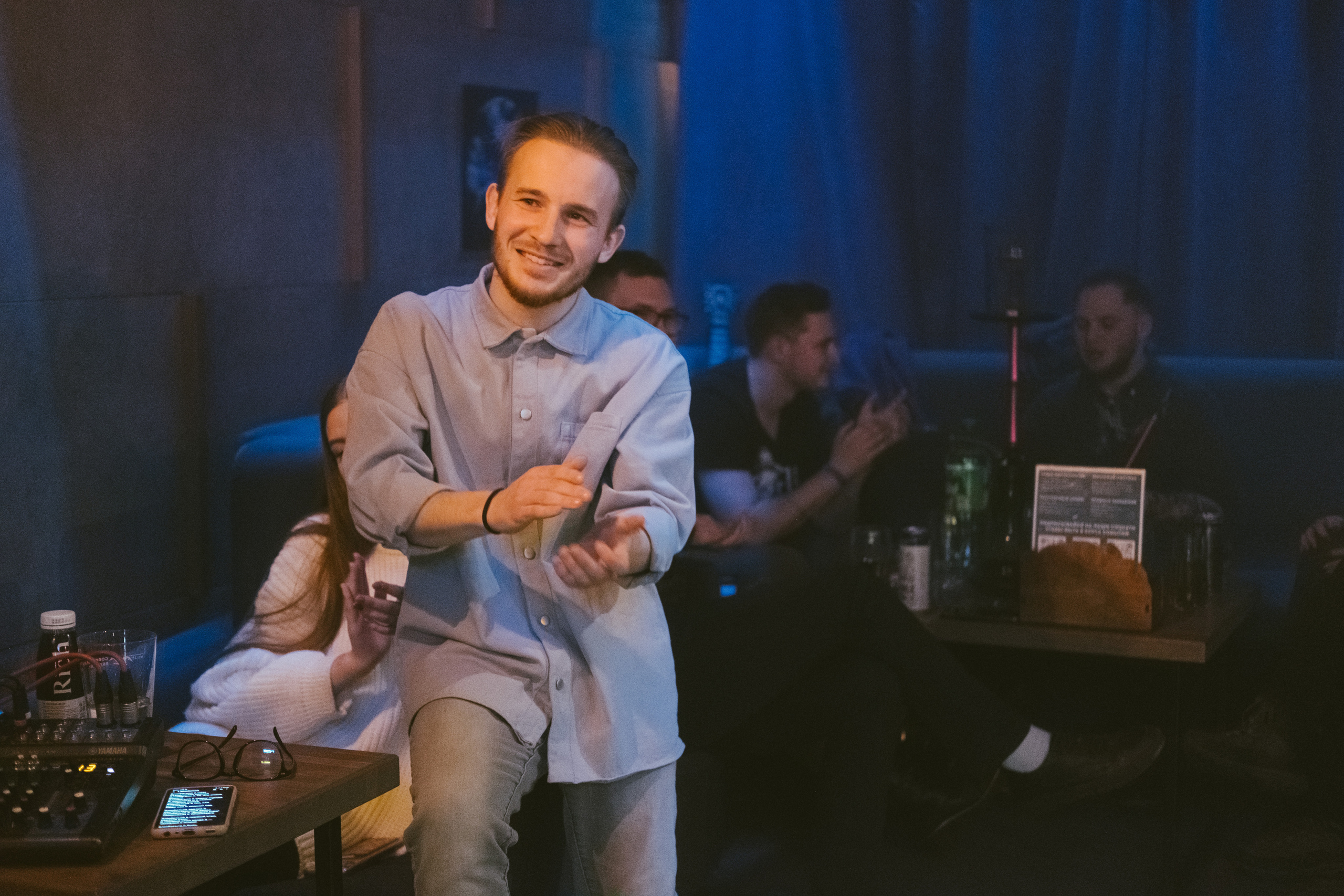 Концерт в кальянной Мистери. Фотограф в Иркутске Анна Мирошникова