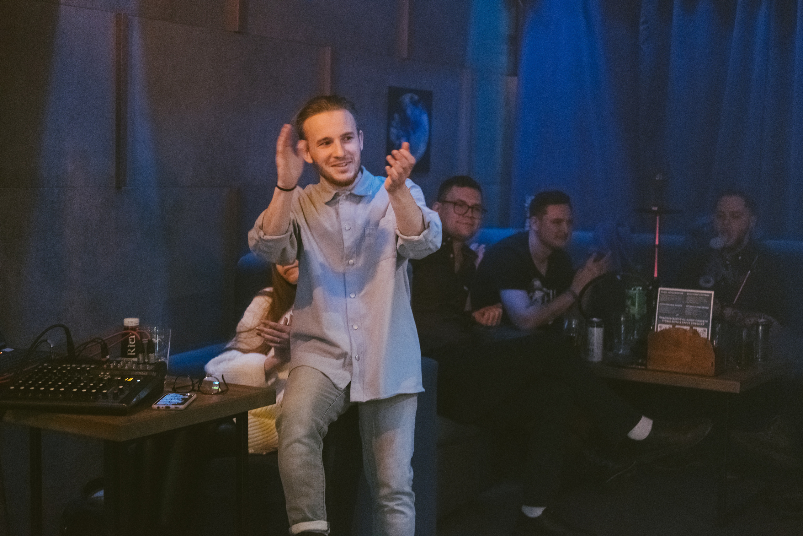 Концерт в кальянной Мистери. Фотограф в Иркутске Анна Мирошникова