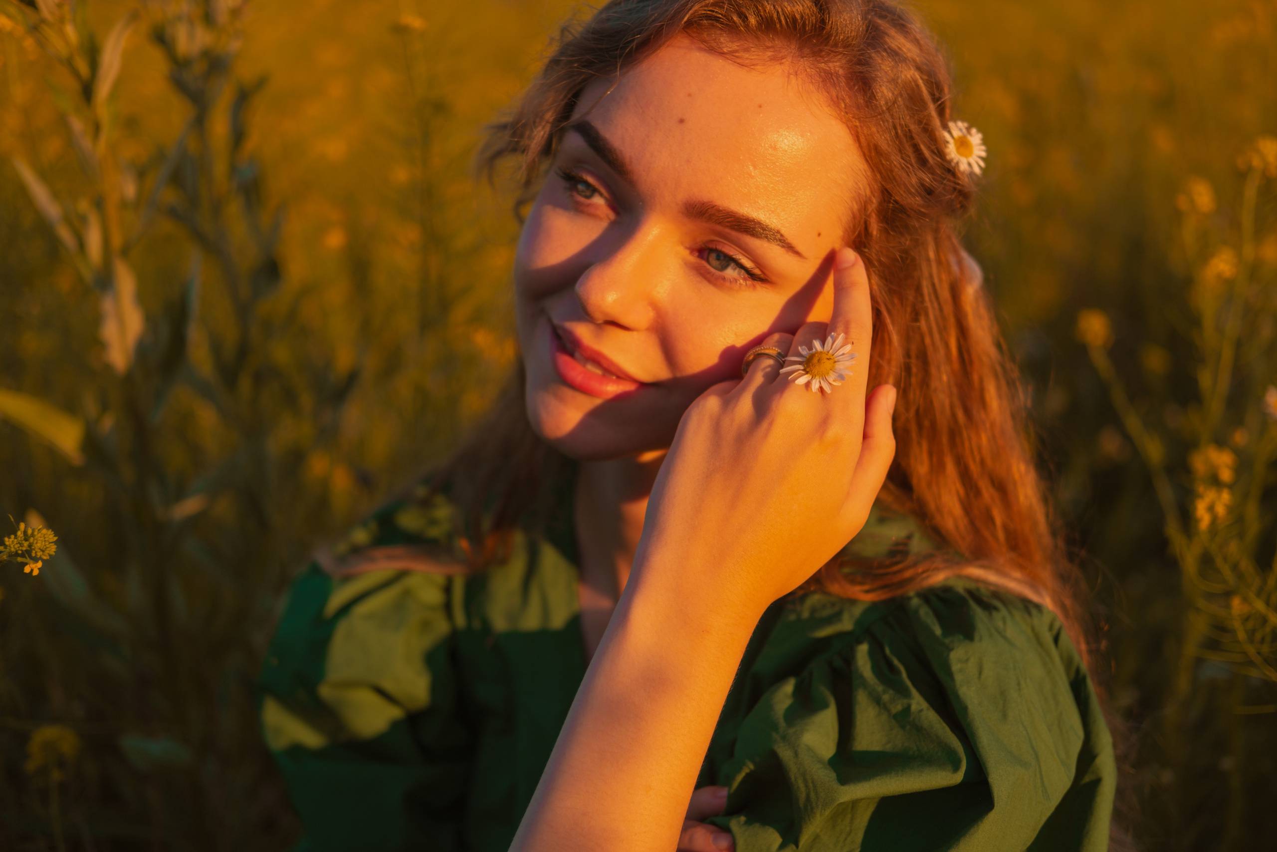 Танюша в поле цветов. Фотограф в Иркутске Анна Мирошникова