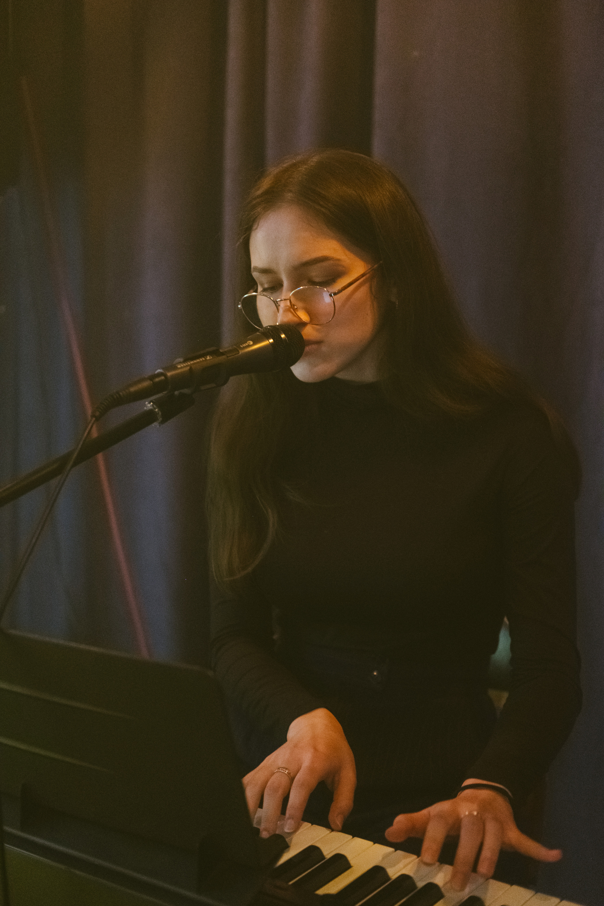 Концерт в кальянной Мистери. Фотограф в Иркутске Анна Мирошникова