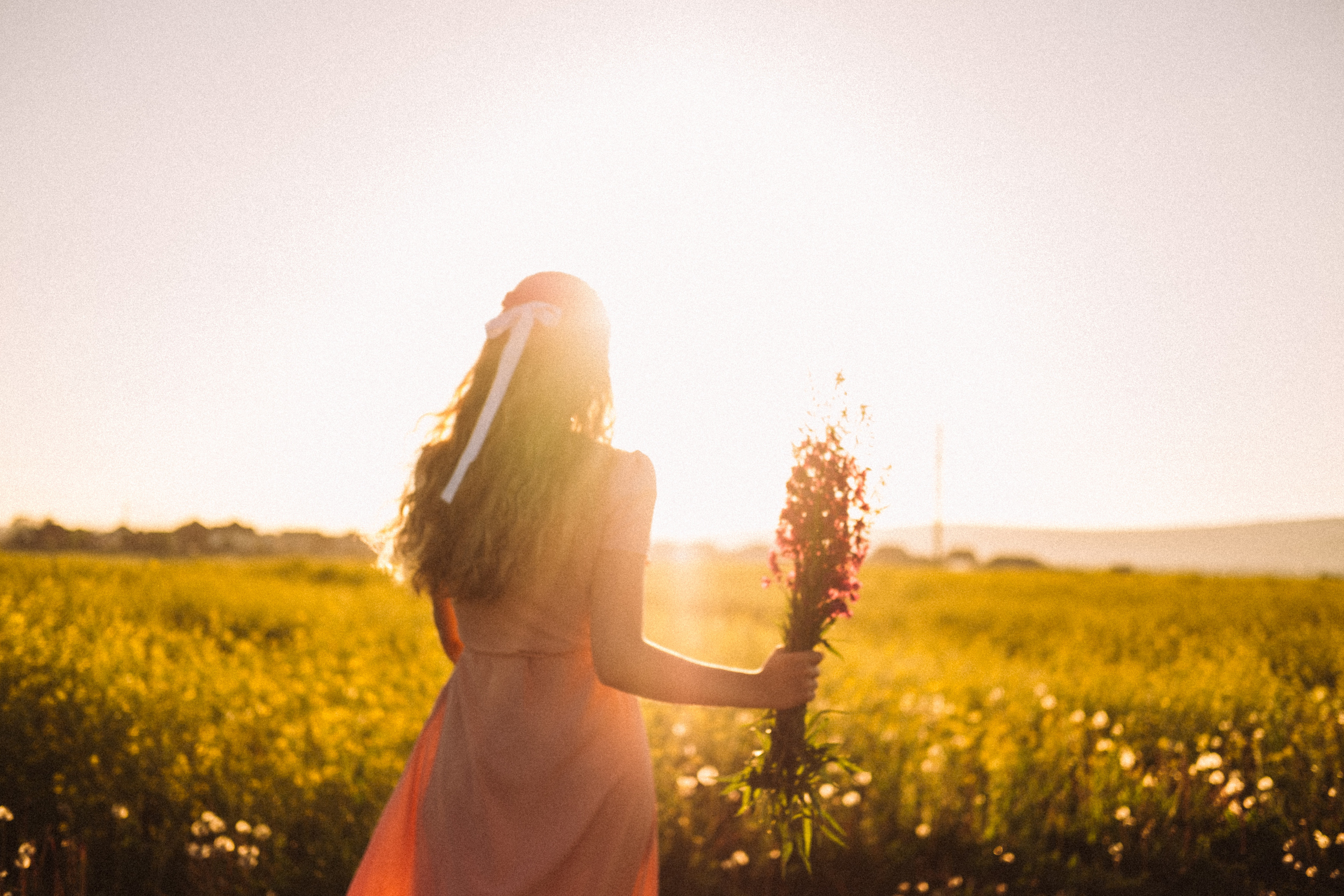 Танюша в поле цветов. Фотограф в Иркутске Анна Мирошникова