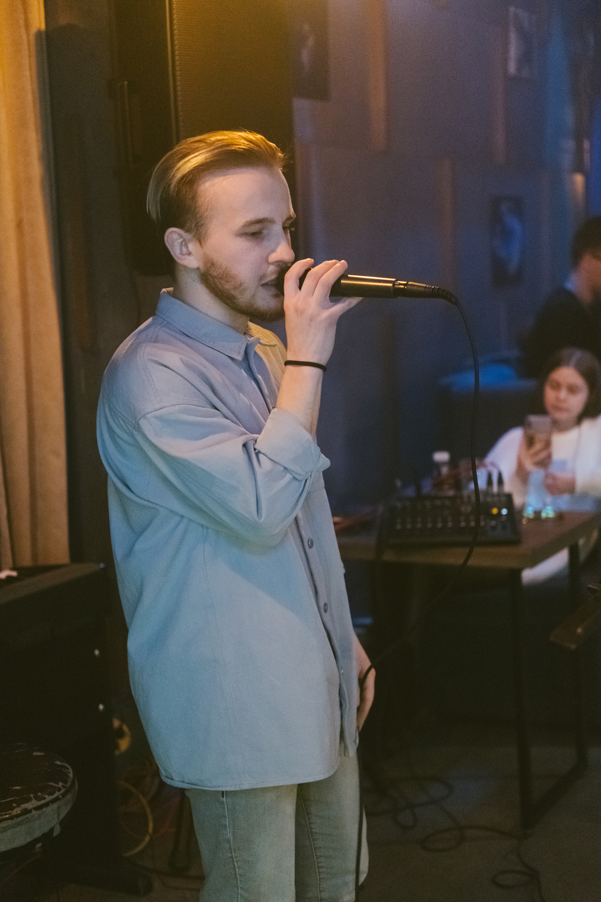 Концерт в кальянной Мистери. Фотограф в Иркутске Анна Мирошникова