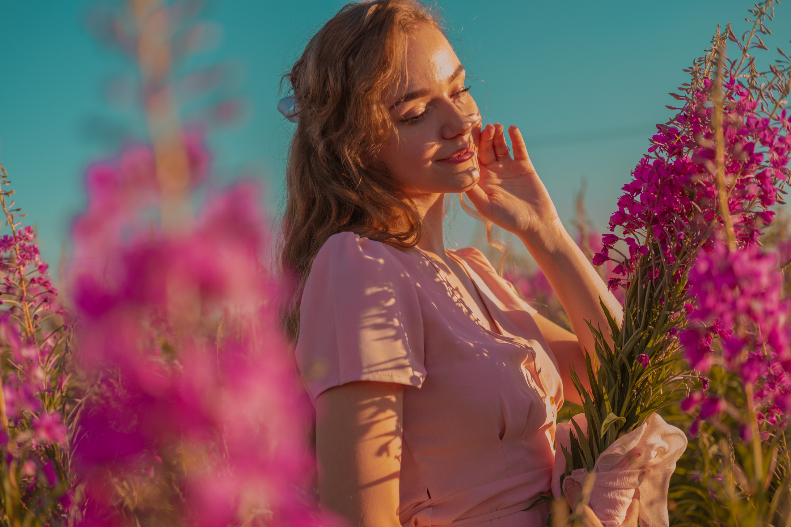 Танюша в поле цветов. Фотограф в Иркутске Анна Мирошникова