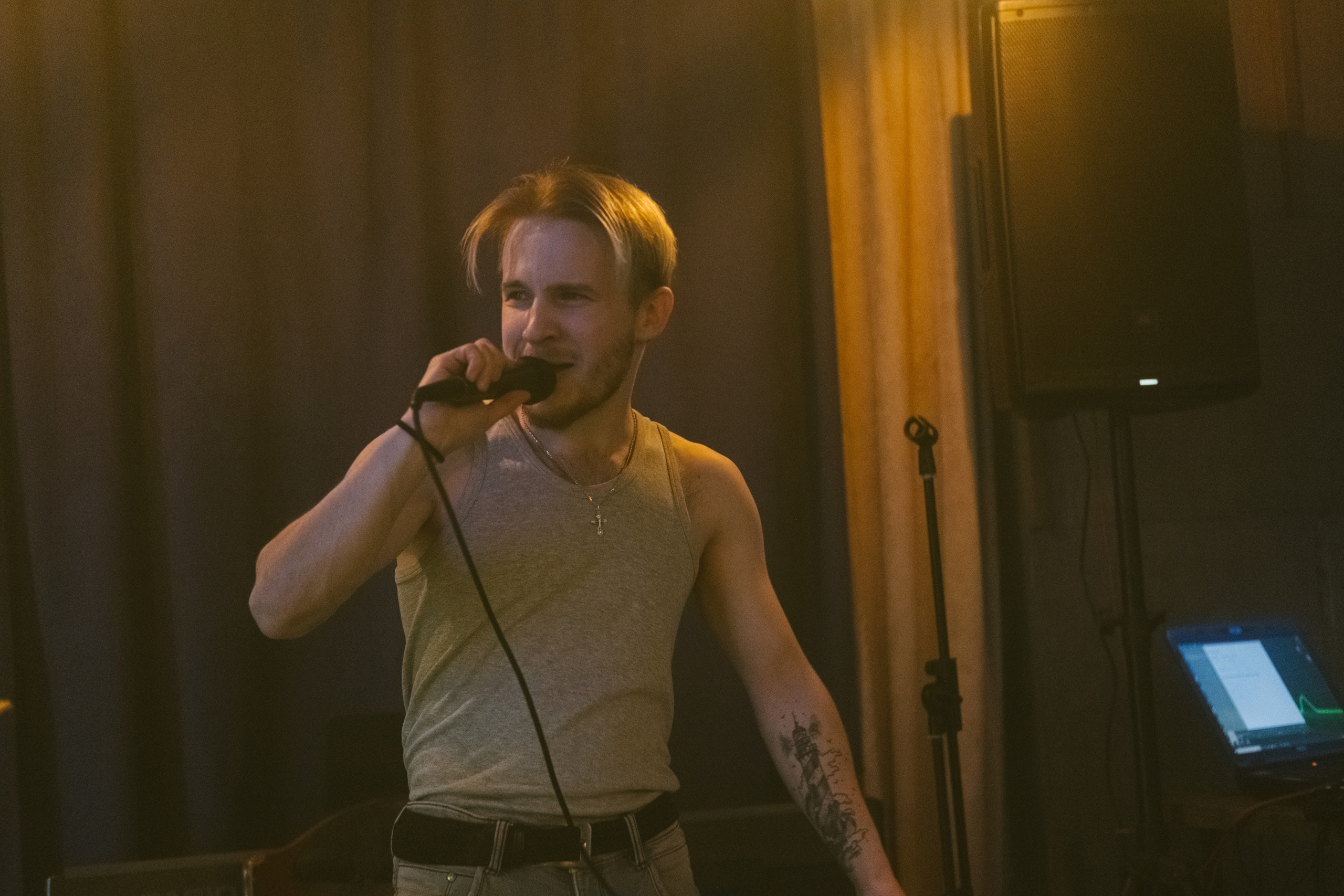 Концерт в кальянной Мистери. Фотограф в Иркутске Анна Мирошникова