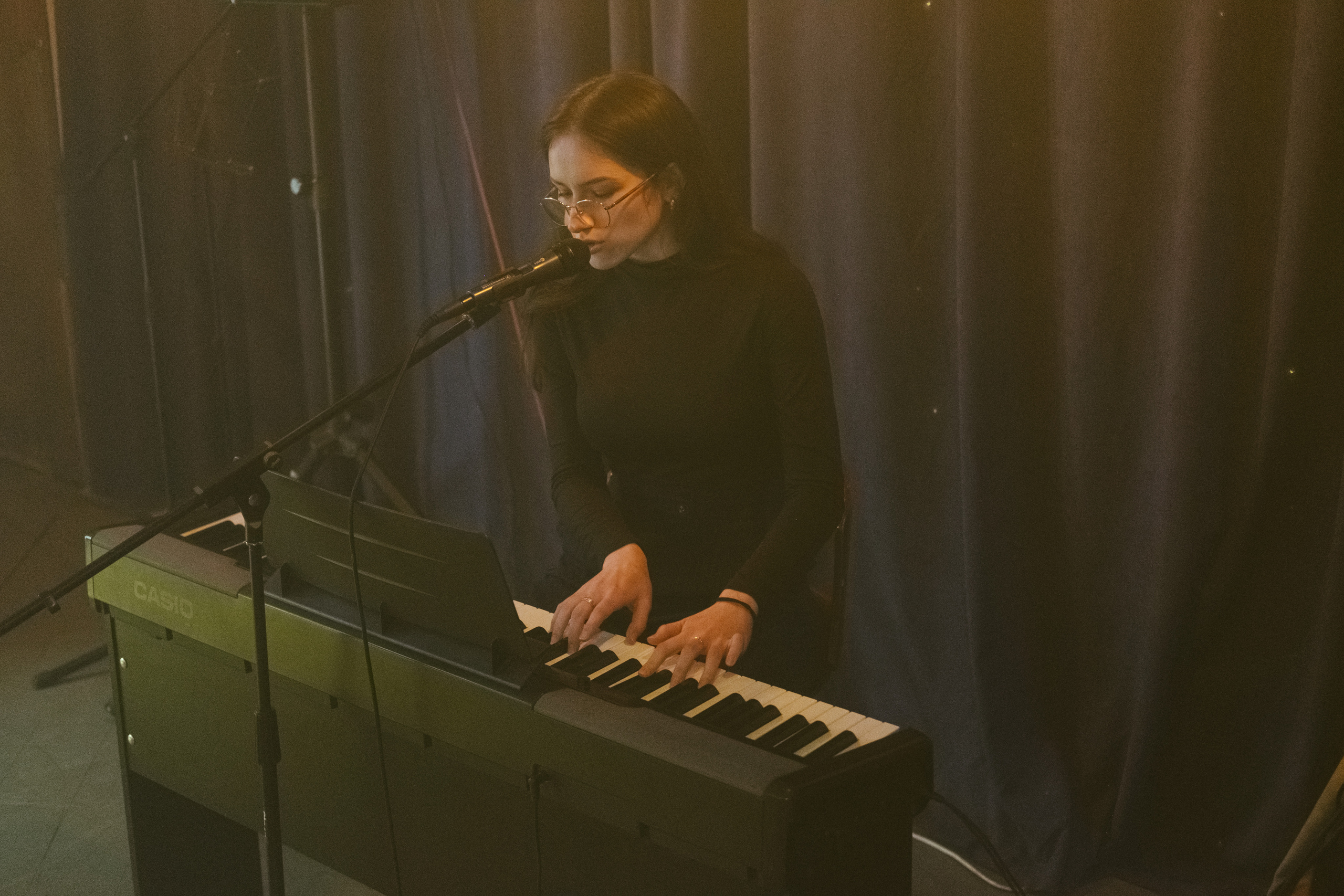 Концерт в кальянной Мистери. Фотограф в Иркутске Анна Мирошникова