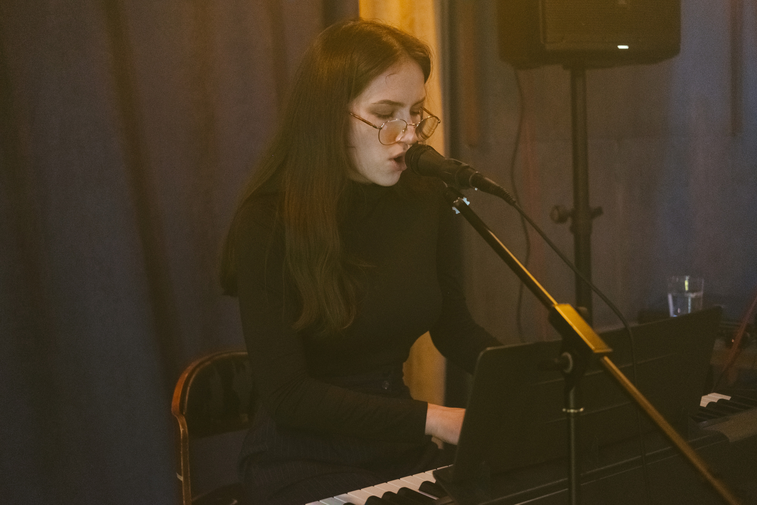 Концерт в кальянной Мистери. Фотограф в Иркутске Анна Мирошникова