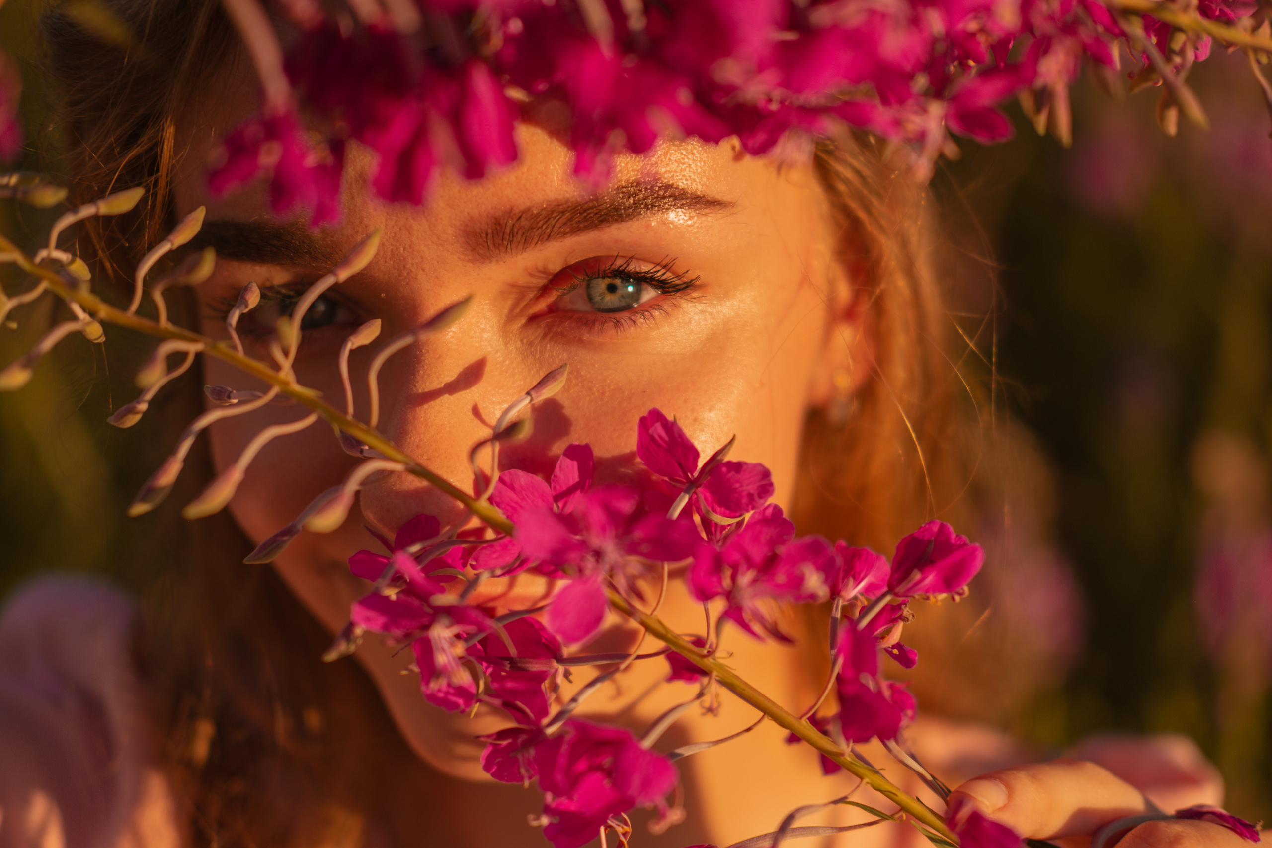 Танюша в поле цветов. Фотограф в Иркутске Анна Мирошникова