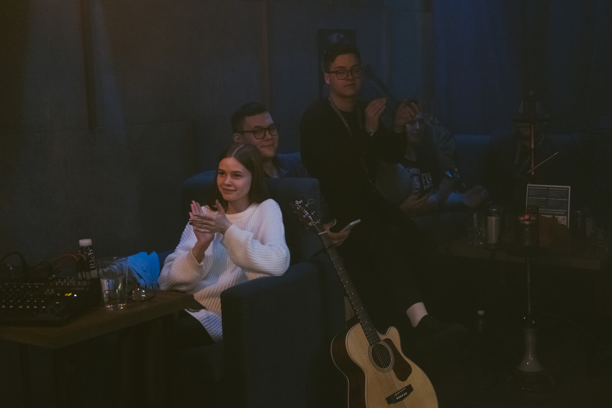 Концерт в кальянной Мистери. Фотограф в Иркутске Анна Мирошникова