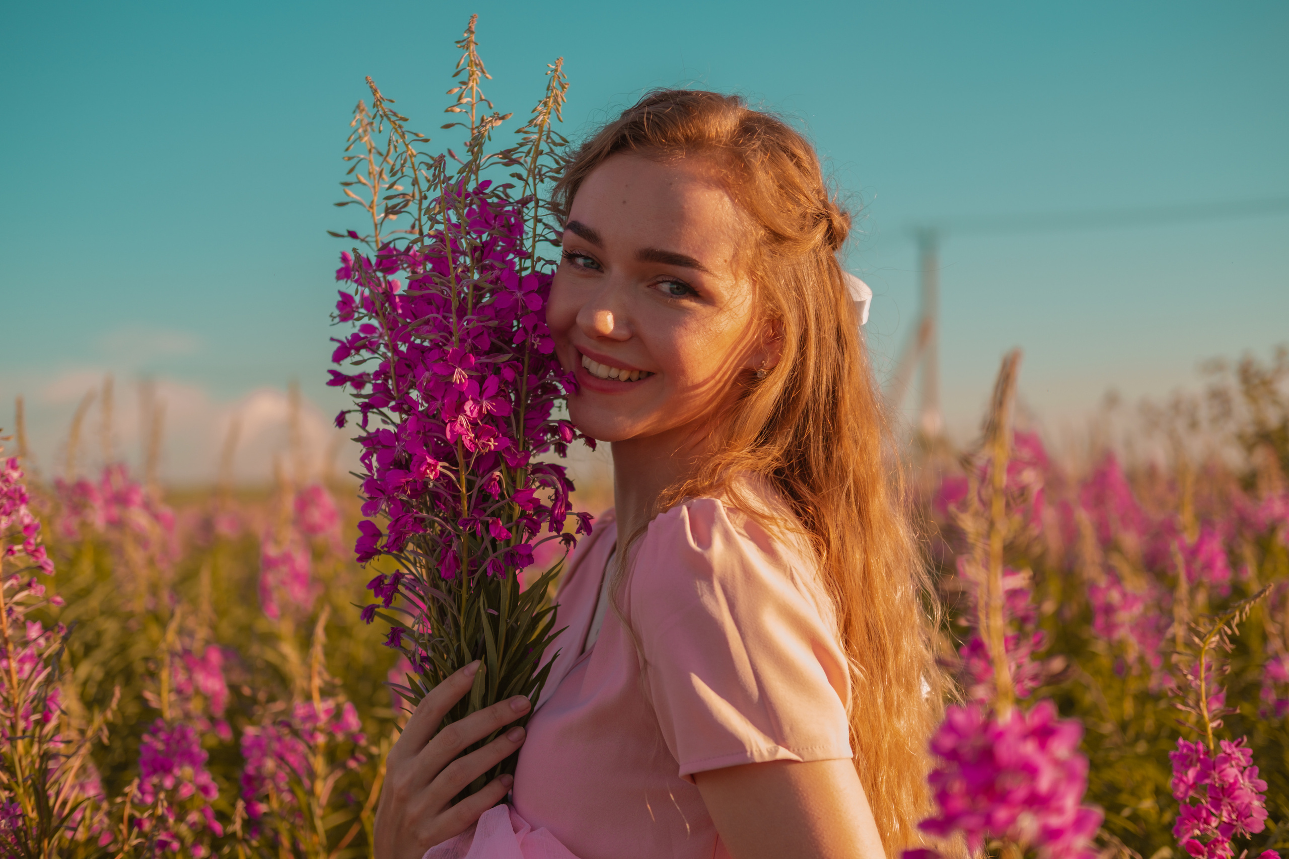 Танюша в поле цветов. Фотограф в Иркутске Анна Мирошникова