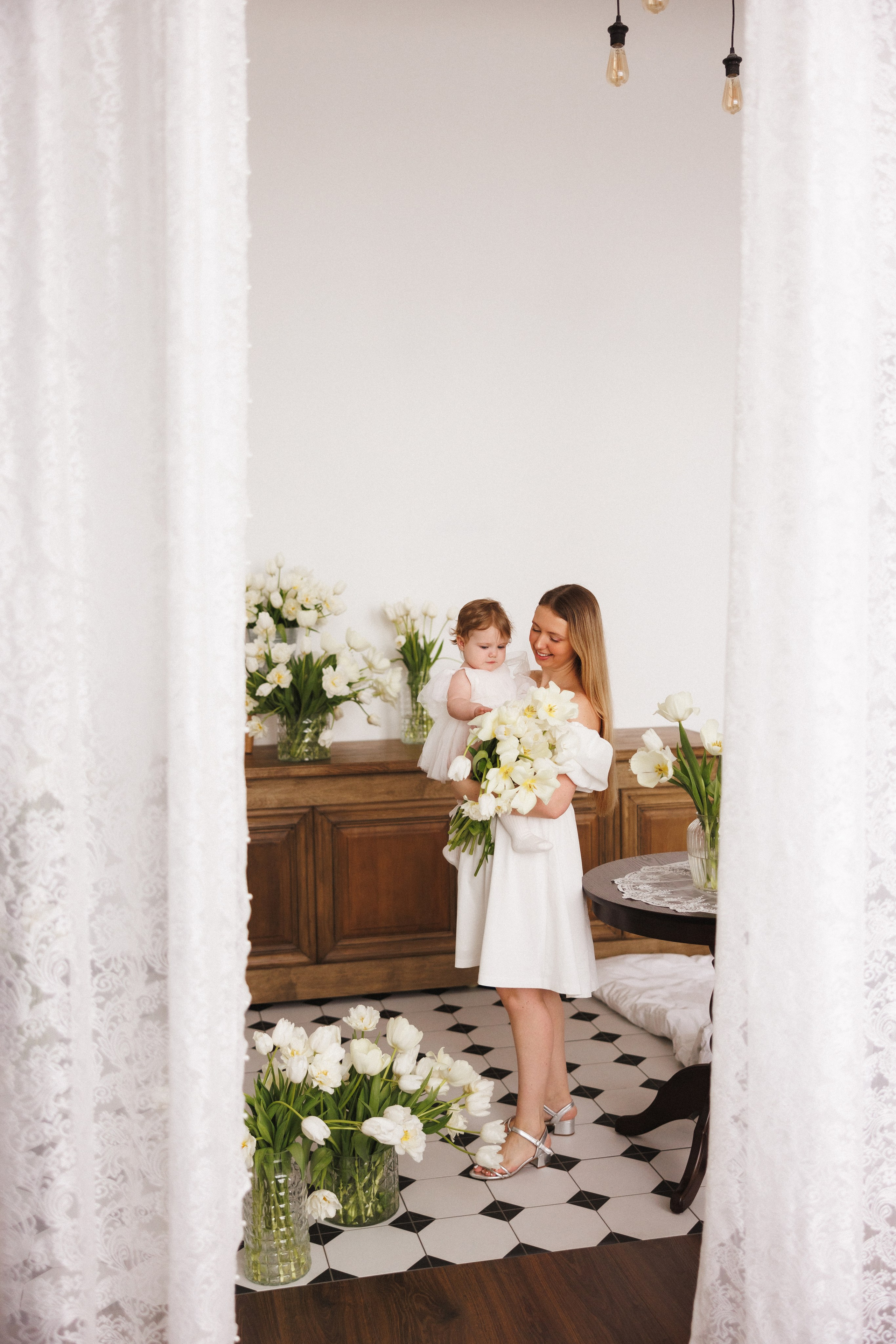 Фотосессия с живыми цветами в фотостудии «Lite», город Краснодар. Семейный и детский фотограф в Краснодаре Анна Трашкова