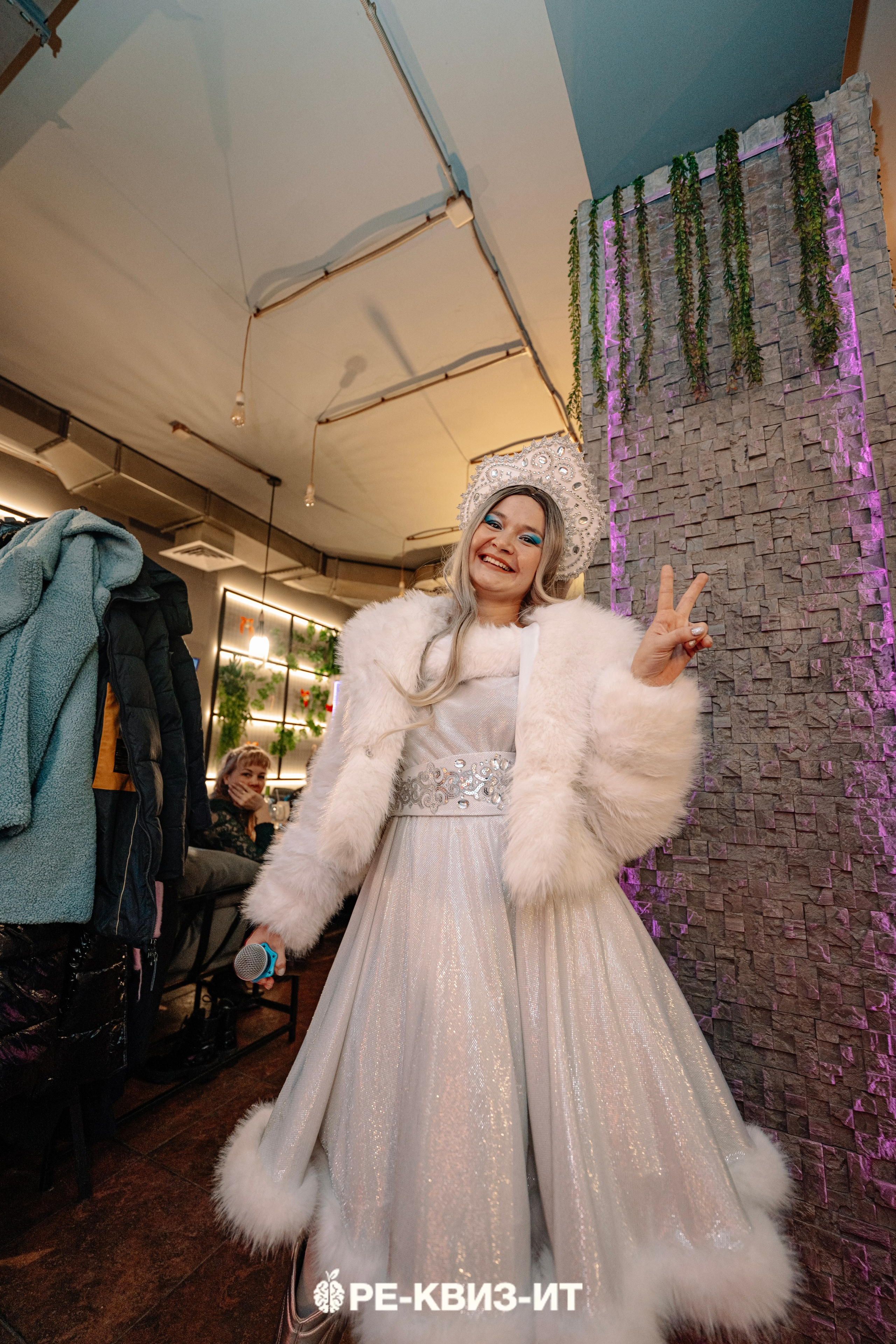 Реквизит — квиз в Зеленодольске и Волжске ZR cafe. Свадебный фотограф в Казани, и Зеленодольске Радик Мухаметов