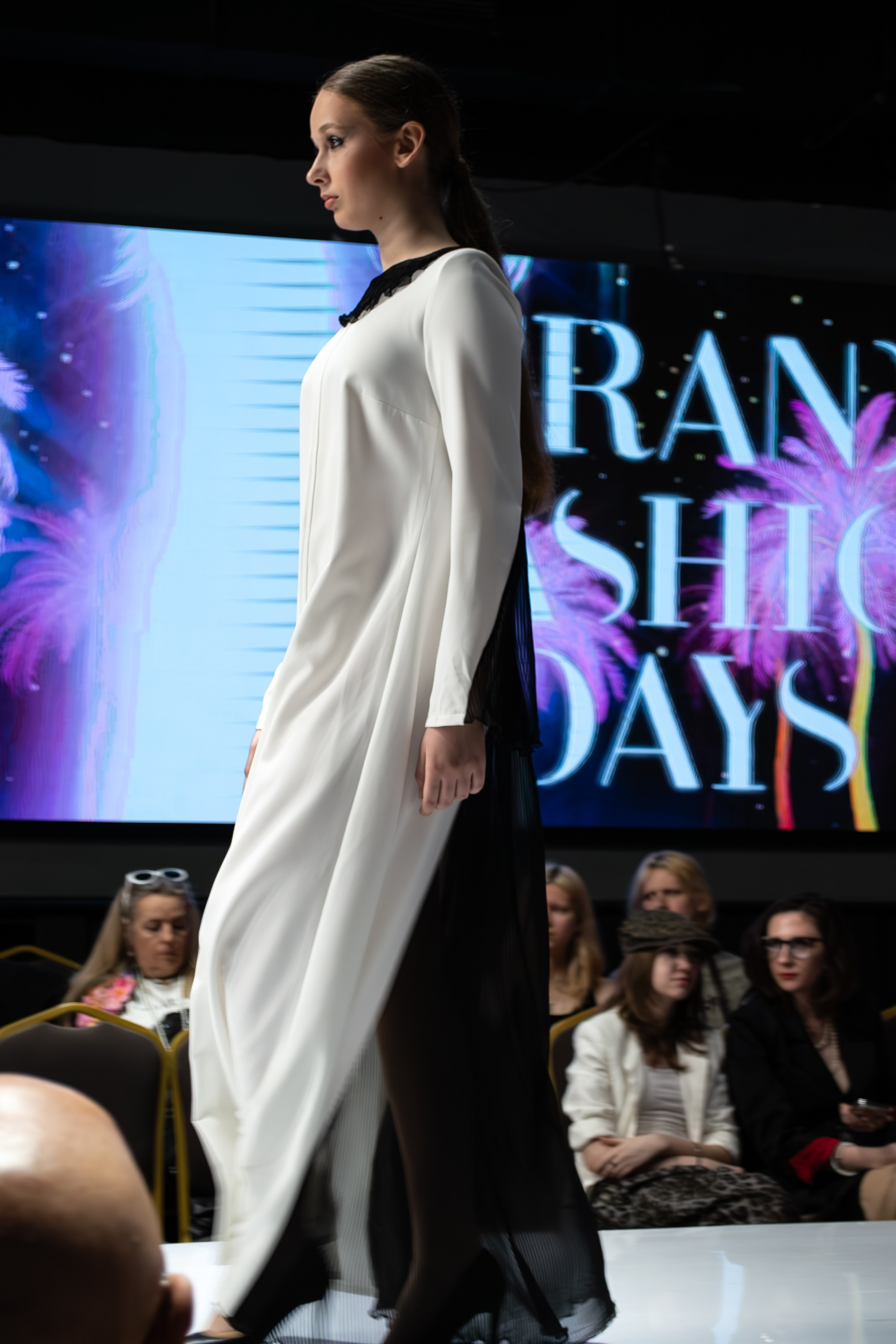 Grand Fashion Day Показ. Victoria Radjevna Репортажный Фотограф — Видеограф Москва • Санкт-Петербург