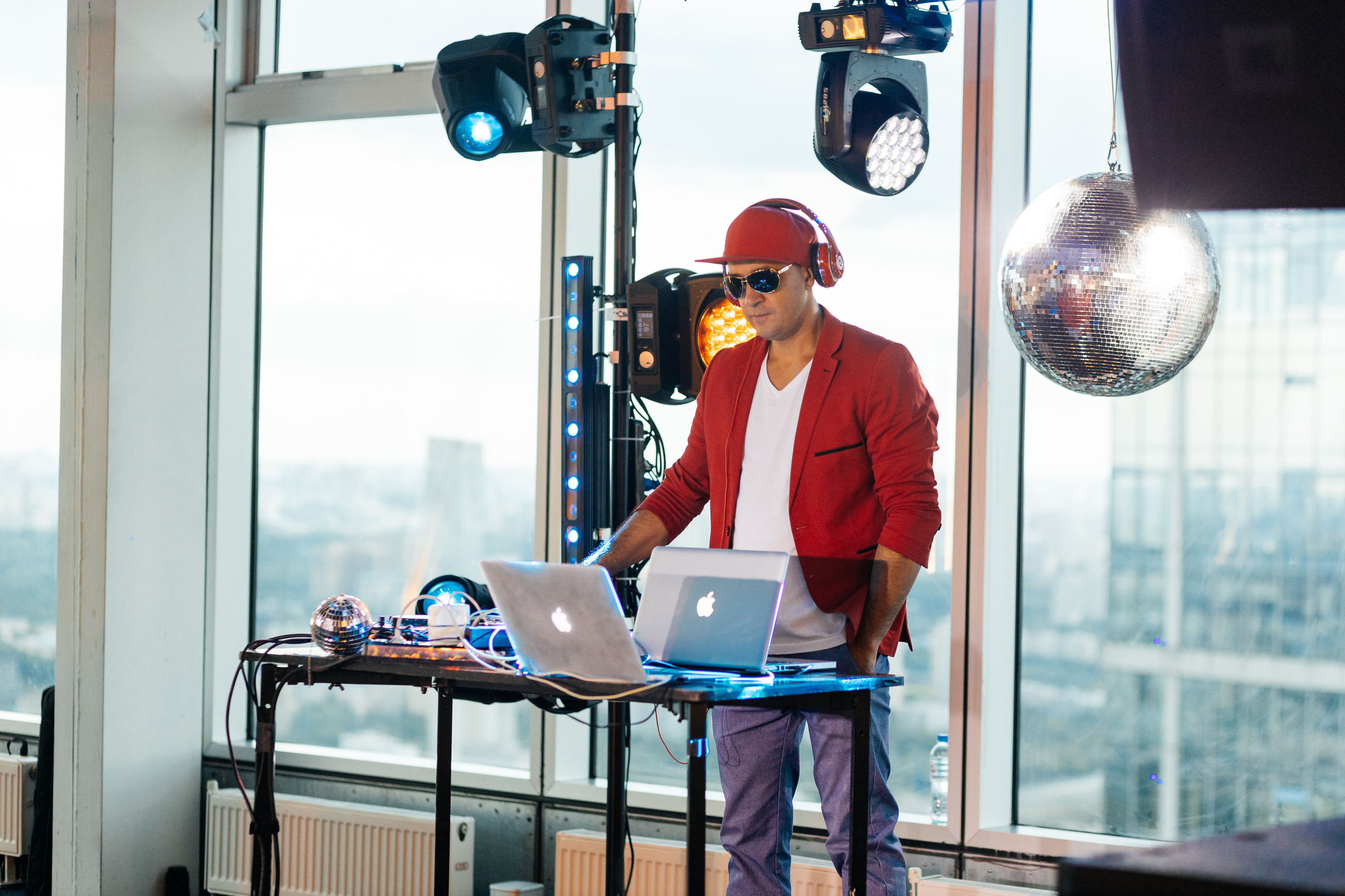 Backstage на вечеринке 90's в Moscow City. Свадебный и портретный фотограф в Королёве Сергей Чихарев