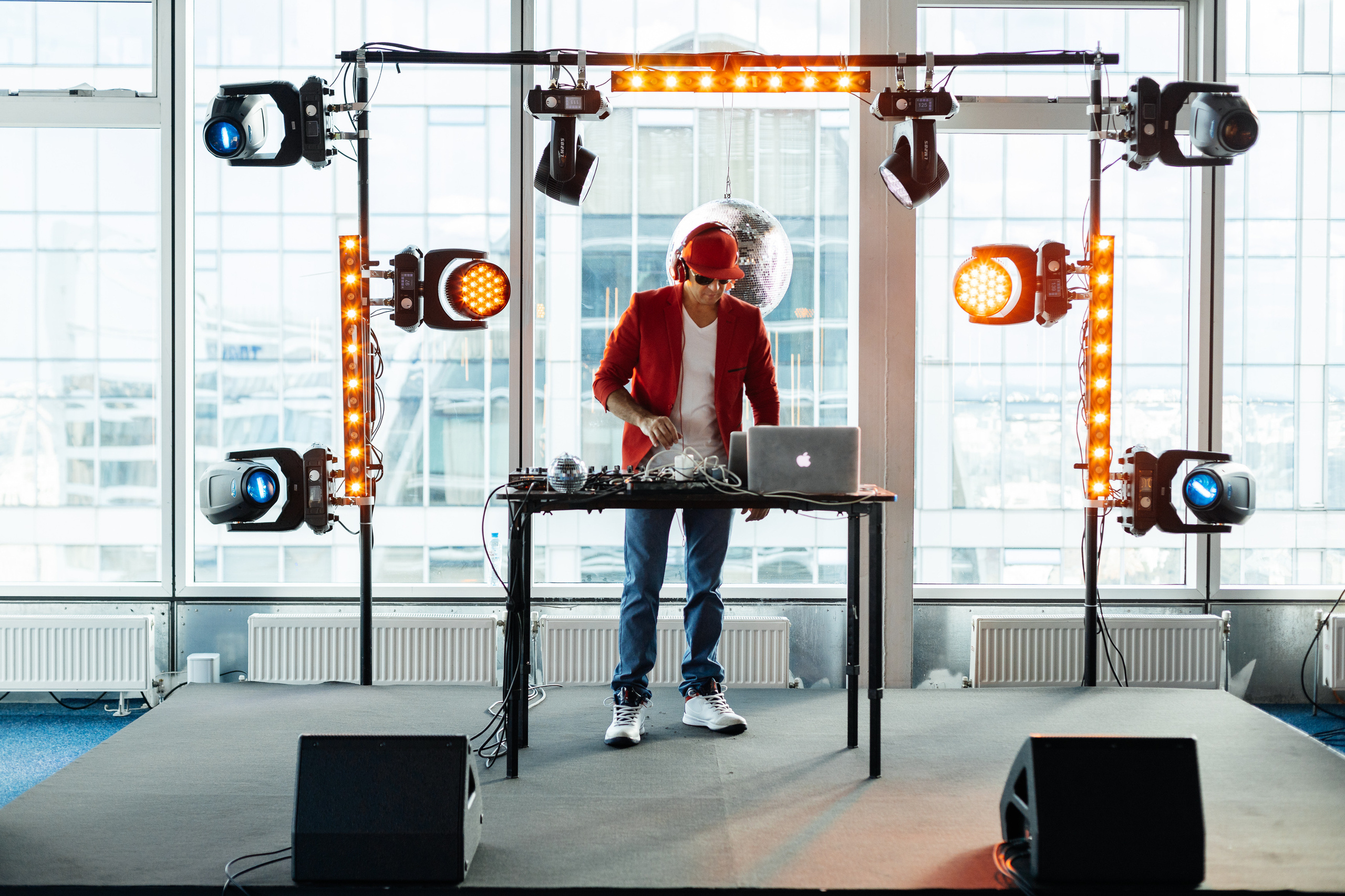 Backstage на вечеринке 90's в Moscow City. Свадебный и портретный фотограф в Королёве Сергей Чихарев