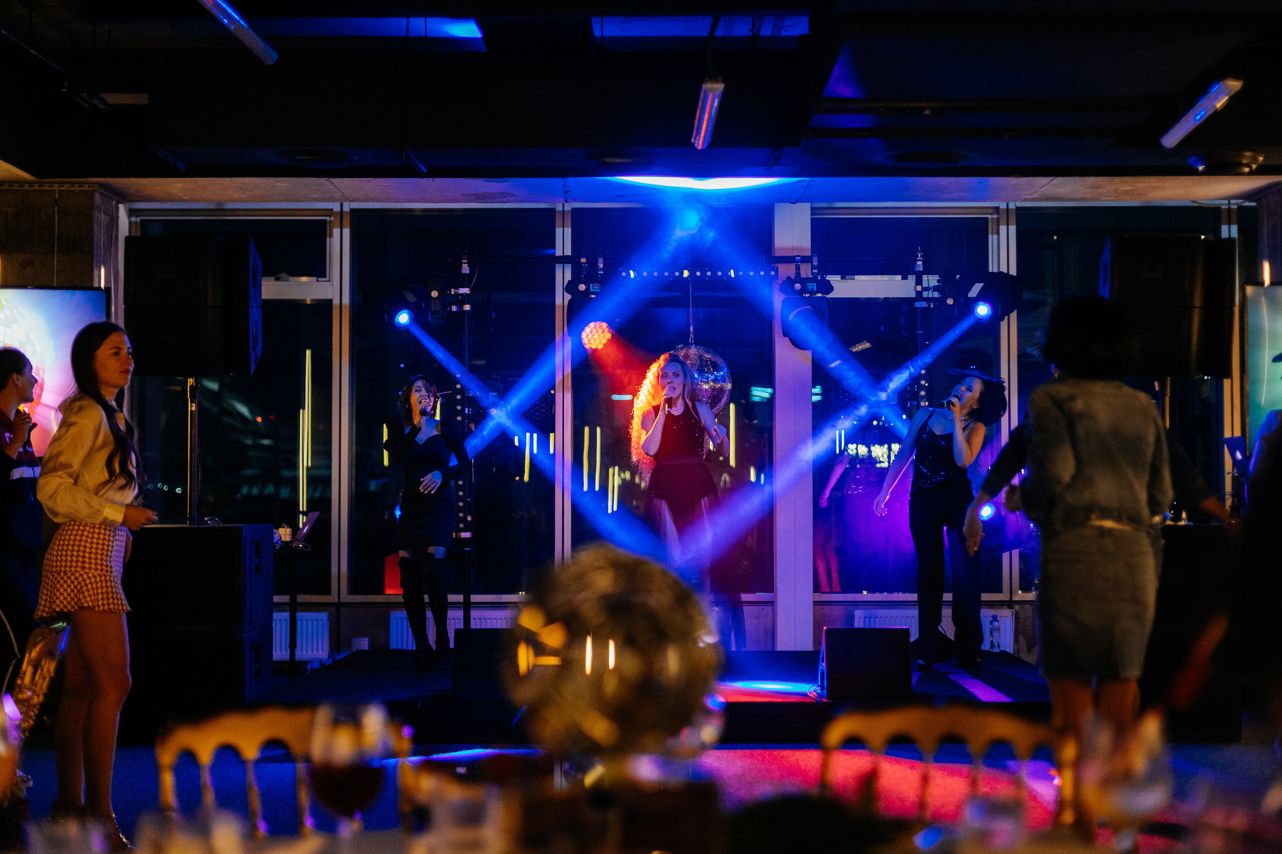 Backstage на вечеринке 90's в Moscow City. Свадебный и портретный фотограф в Королёве Сергей Чихарев