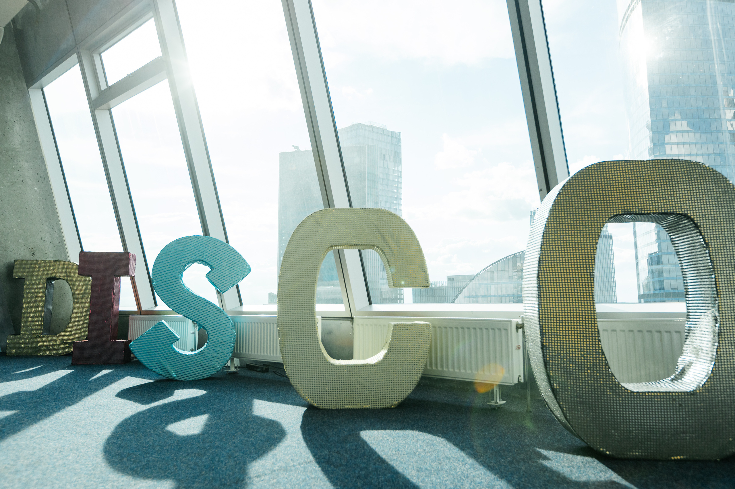 Backstage на вечеринке 90's в Moscow City. Свадебный и портретный фотограф в Королёве Сергей Чихарев