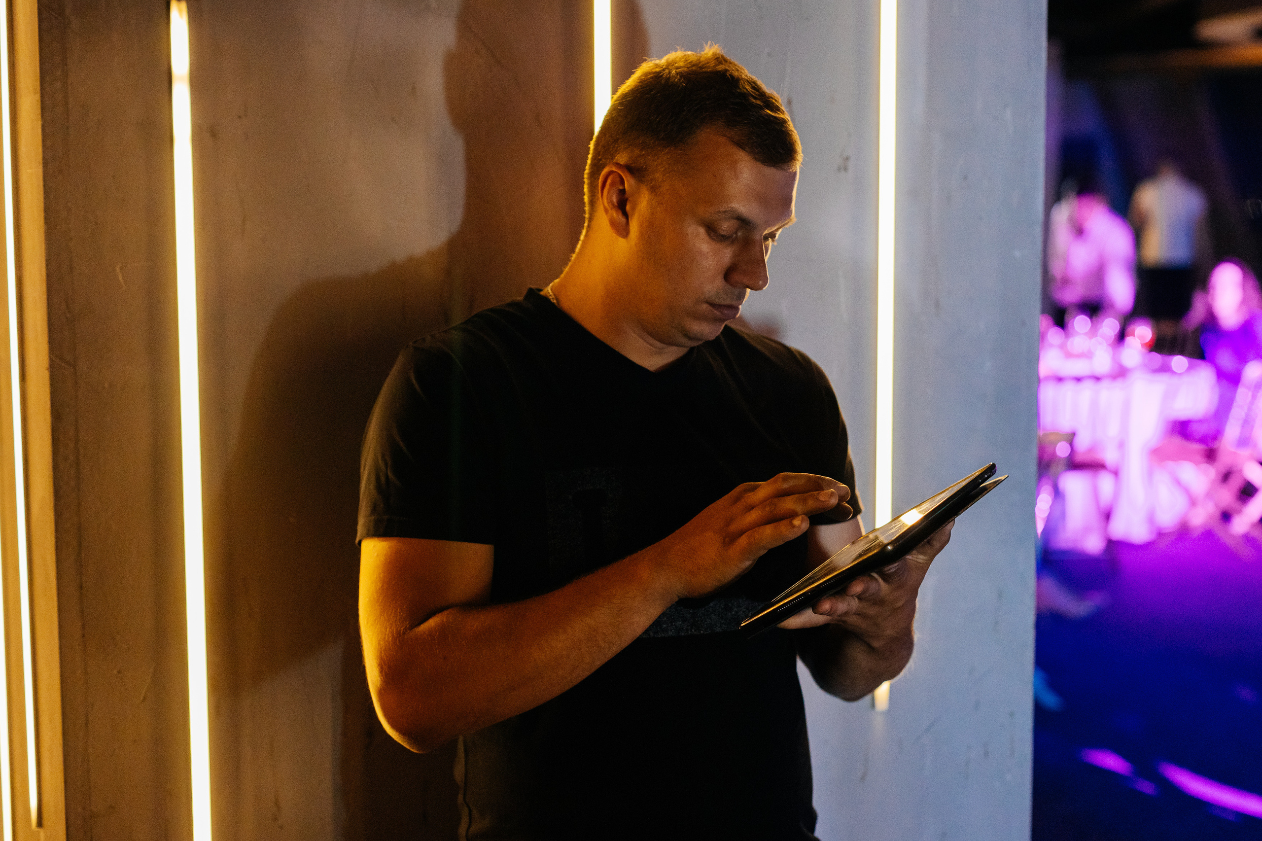 Backstage на вечеринке 90's в Moscow City. Свадебный и портретный фотограф в Королёве Сергей Чихарев