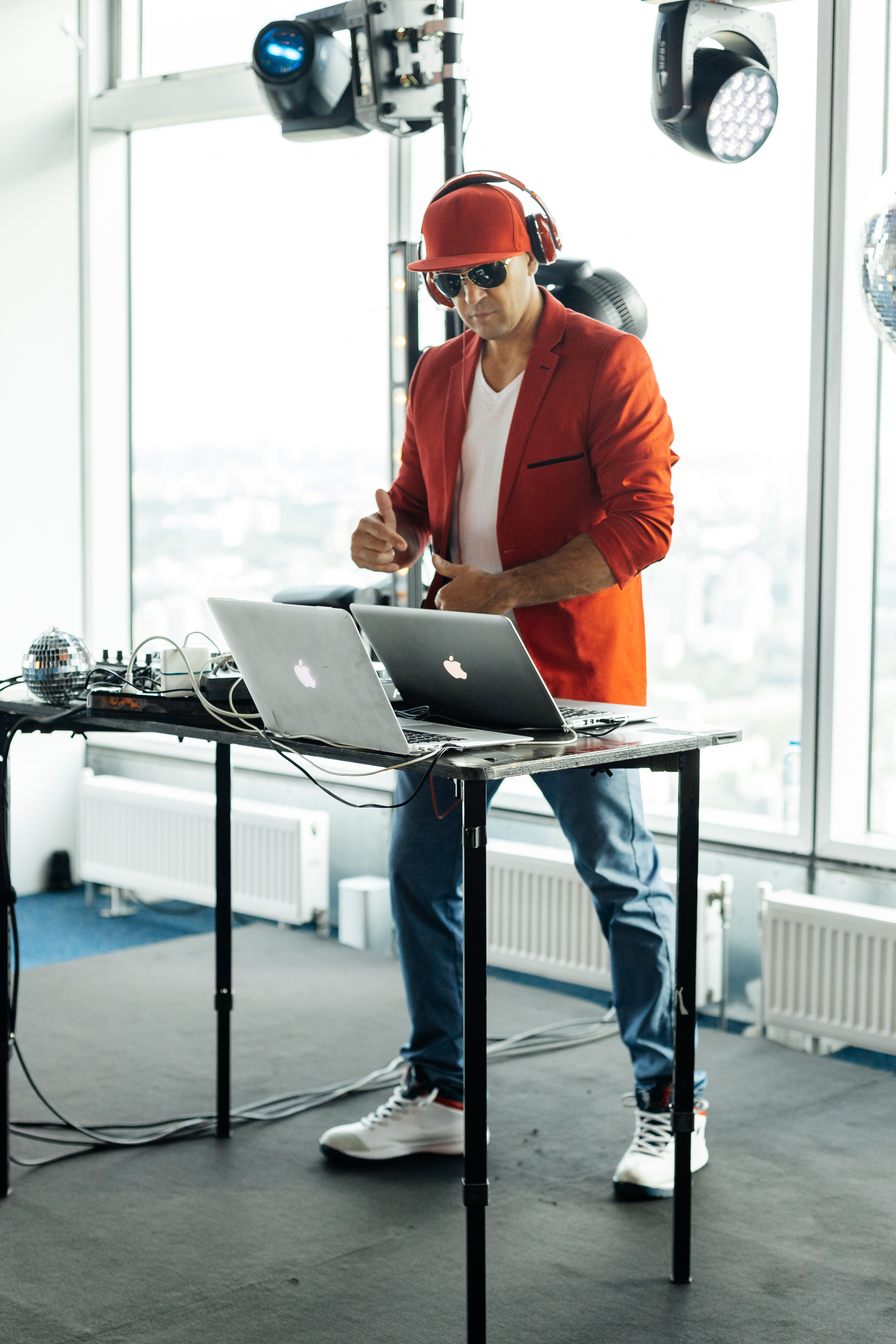 Backstage на вечеринке 90's в Moscow City. Свадебный и портретный фотограф в Королёве Сергей Чихарев