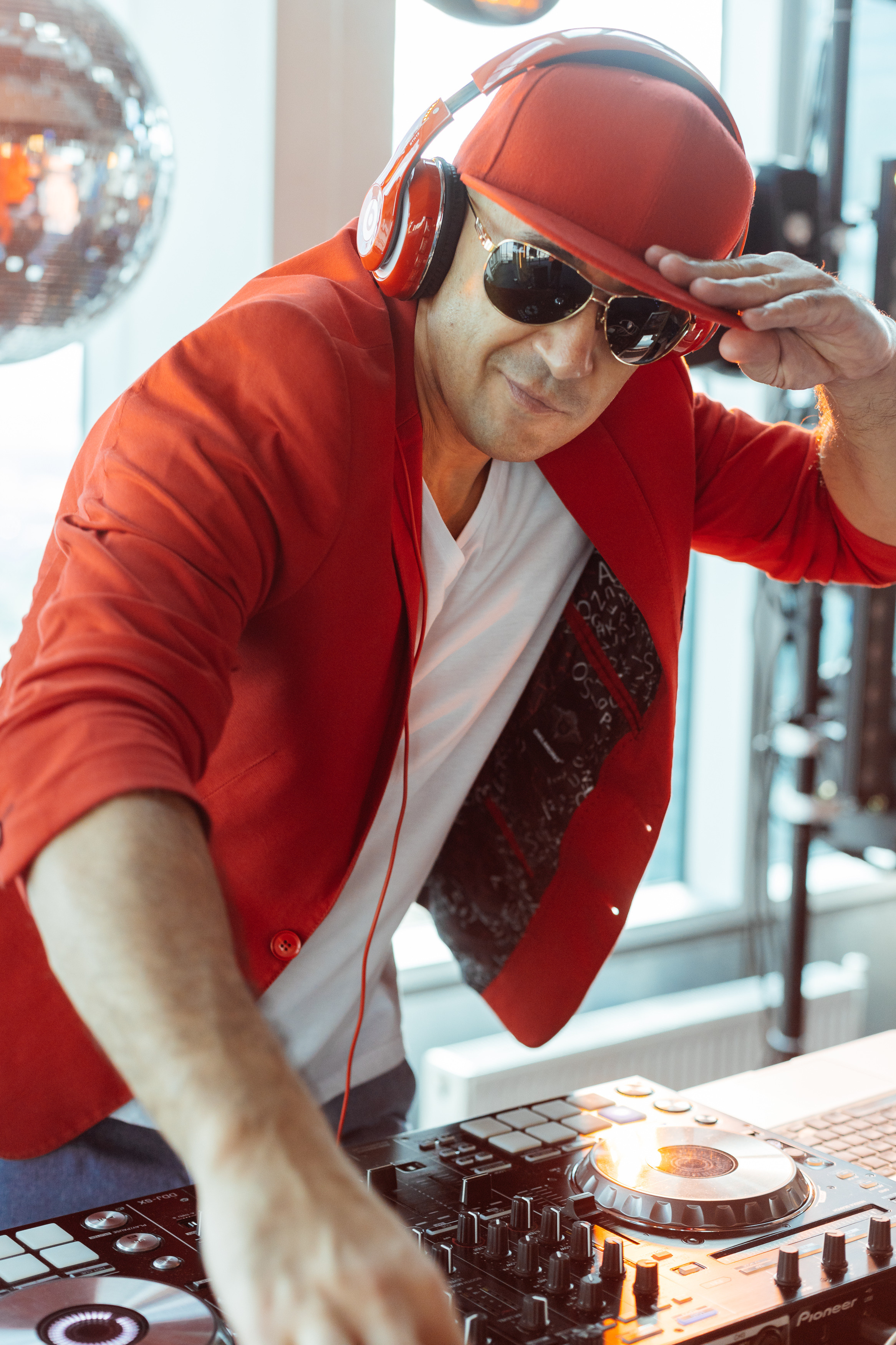 Backstage на вечеринке 90's в Moscow City. Свадебный и портретный фотограф в Королёве Сергей Чихарев