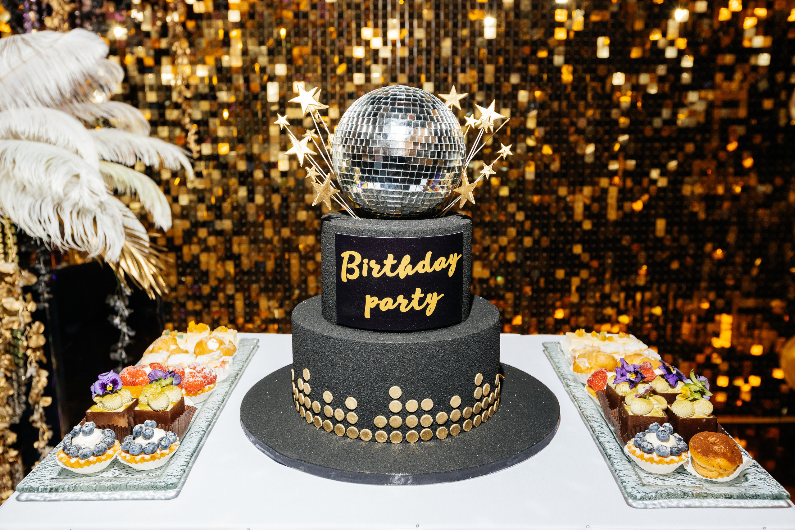 Backstage на вечеринке 90's в Moscow City. Свадебный и портретный фотограф в Королёве Сергей Чихарев