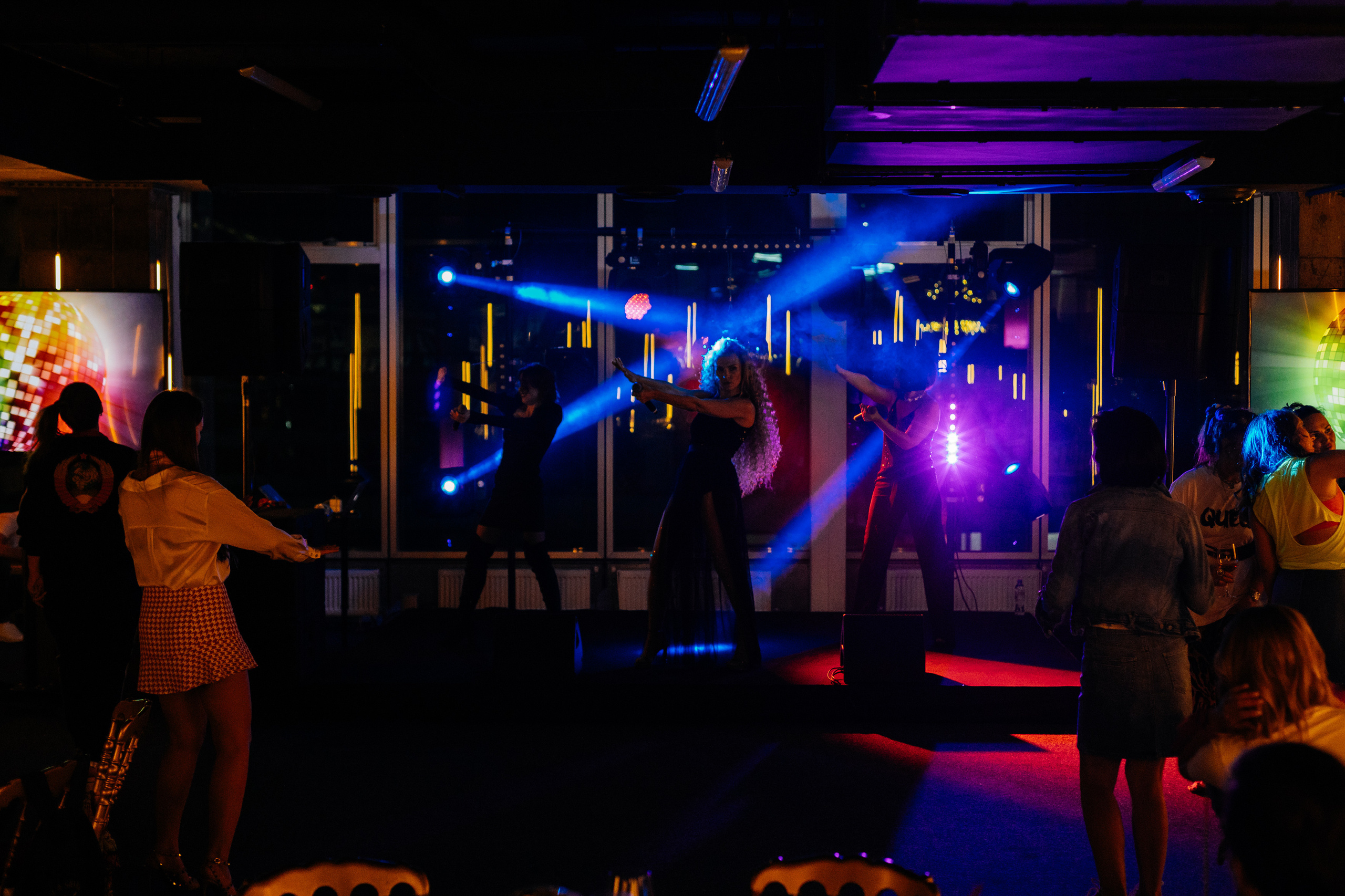 Backstage на вечеринке 90's в Moscow City. Свадебный и портретный фотограф в Королёве Сергей Чихарев